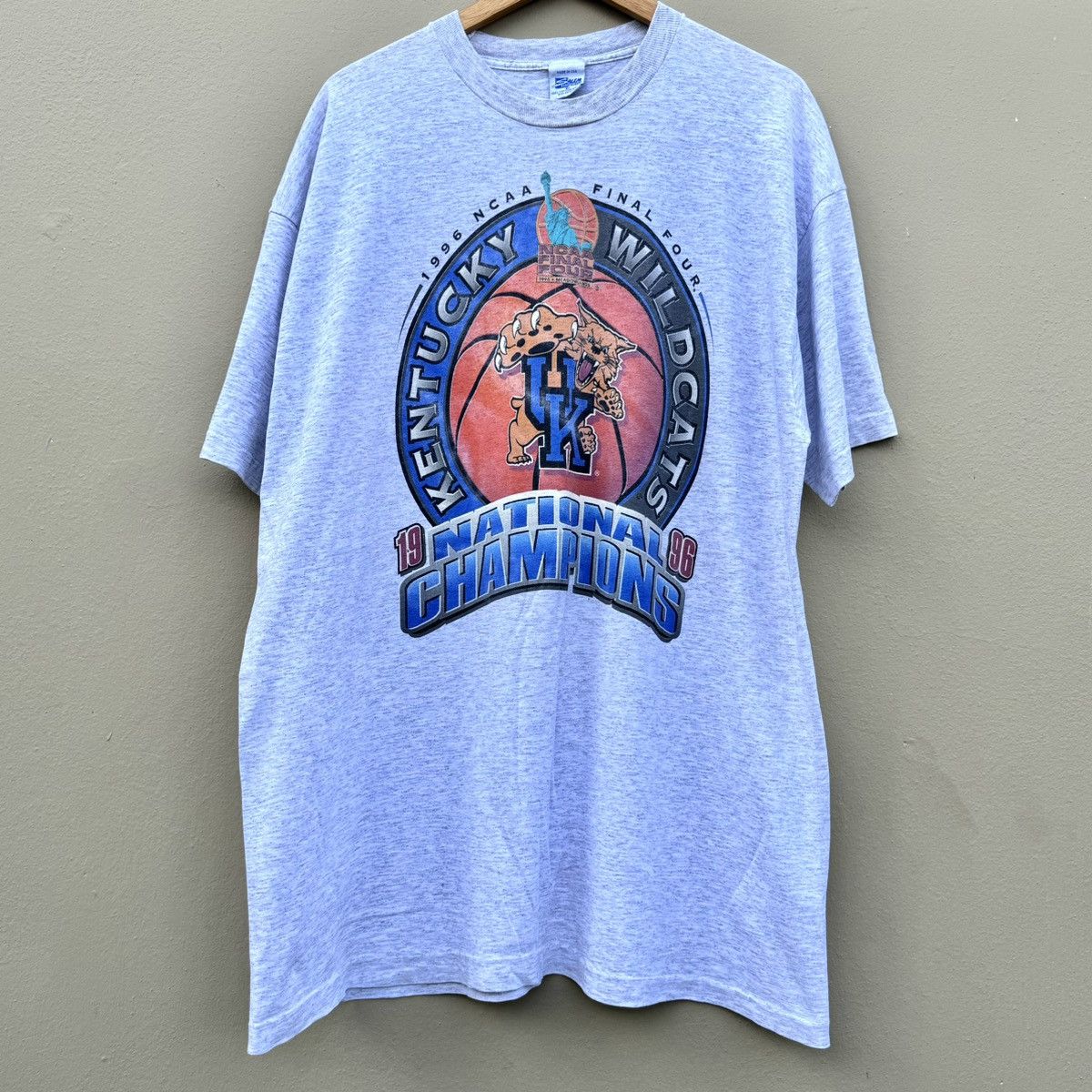 NBA × Vintage Vintage NCAA kentucky basketball 90s tee Size US XL / EU 56 / 4 - 1 Thumbnail