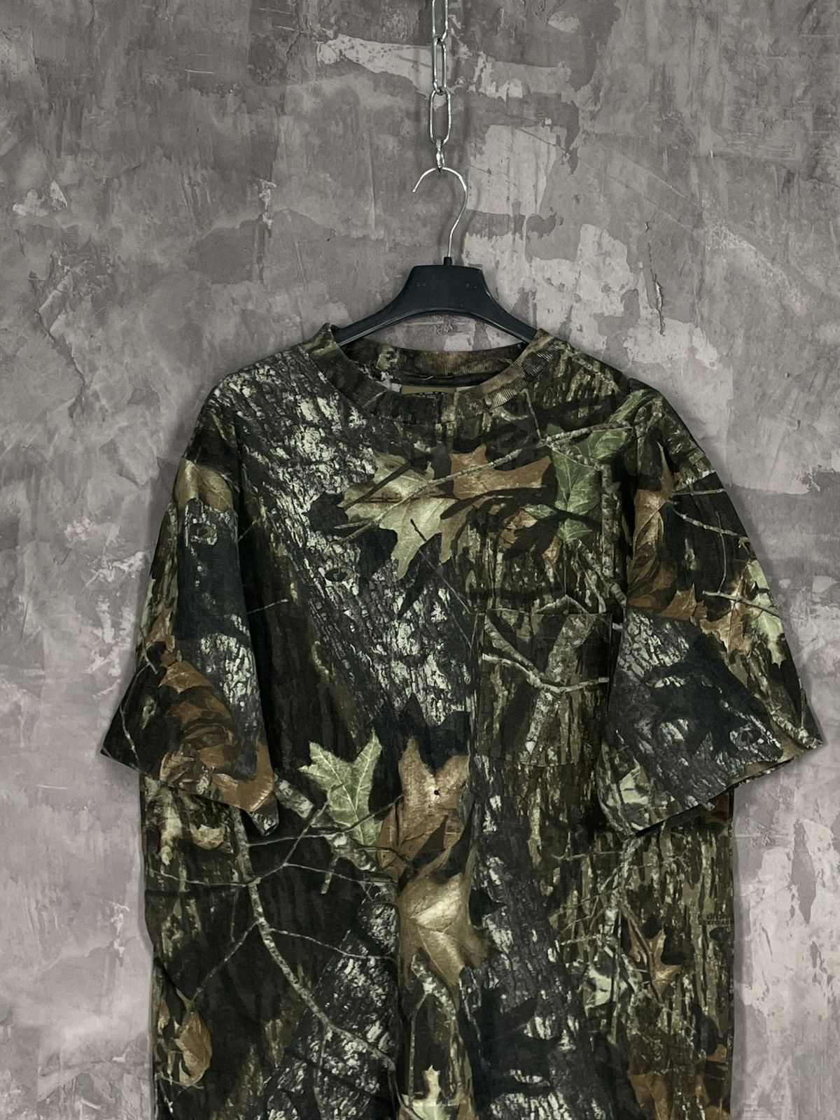 Vintage Crazy vintage y2k realtree camo boxy t-shirt workwear! Size US L / EU 52-54 / 3 - 2 Thumbnail
