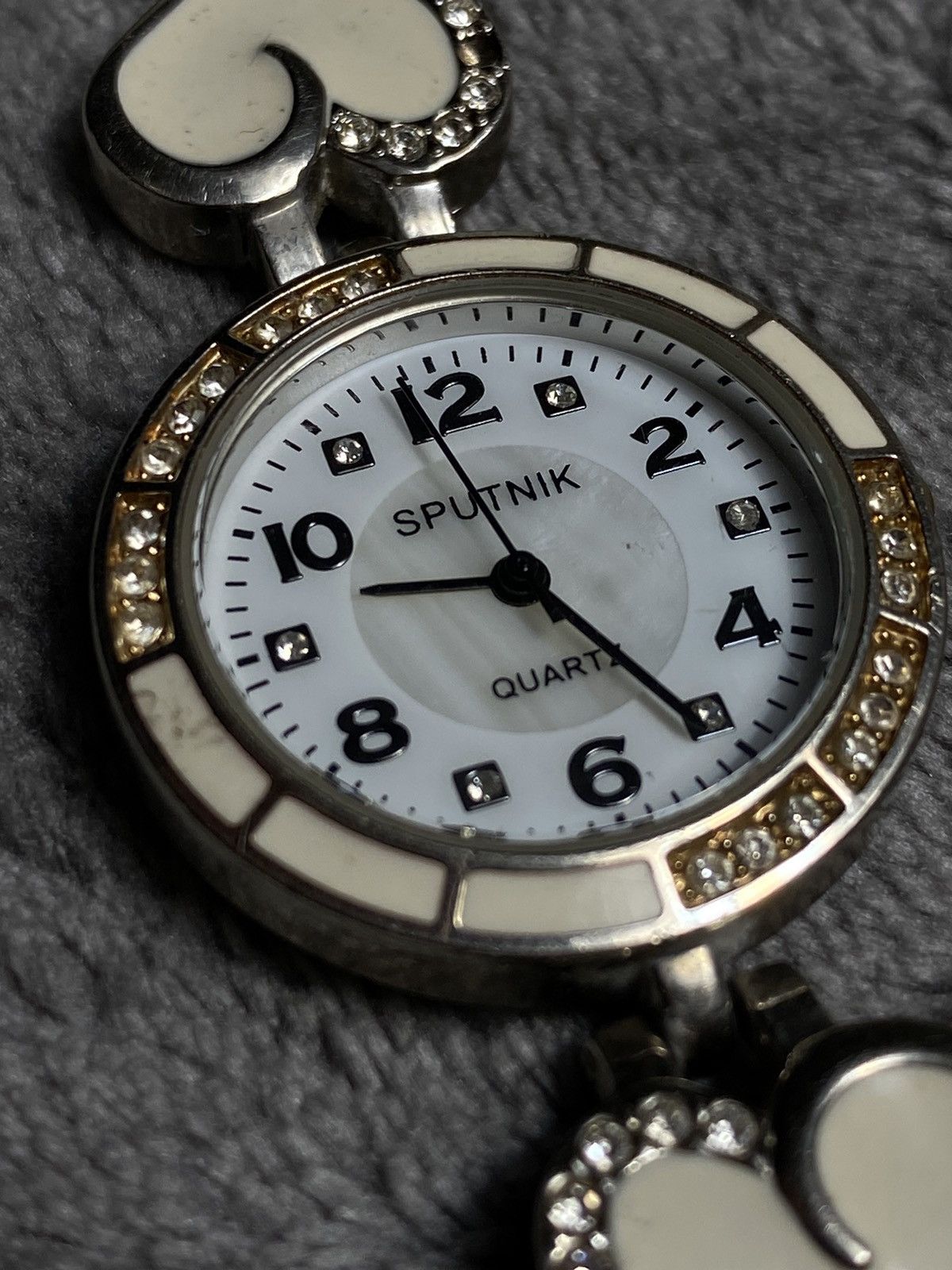Jewelry Japanese Sputnik Futuristic Watch with Heart-Shaped Bracelet Size ONE SIZE - 4 Thumbnail