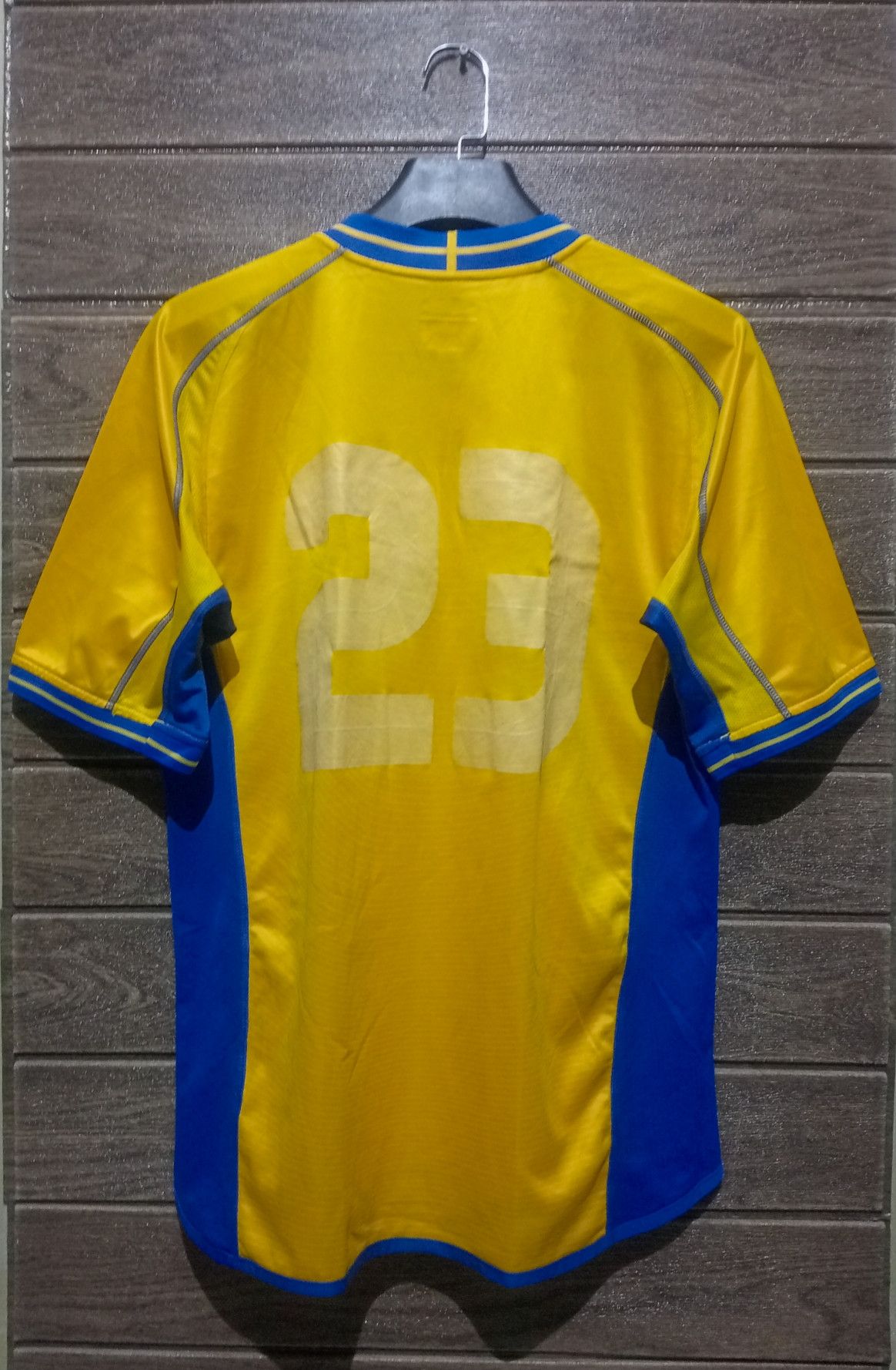 Umbro Vintage Umbro 2003/05 Sweden Home Jersey World Cup Size US L / EU 52-54 / 3 - 7 Thumbnail