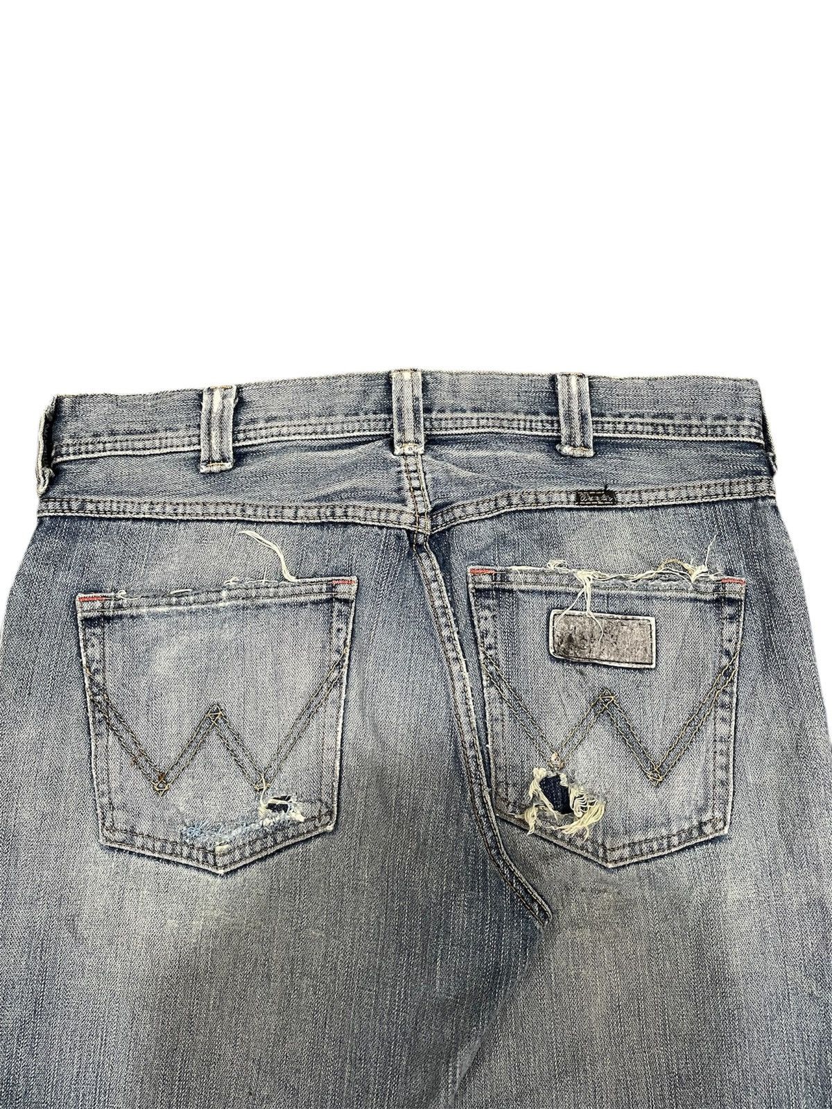 Japanese Brand Wrangler Vintage Distressed Wide Leg Jeans Y2K Grunge Size US 32 / EU 48 - 4 Thumbnail