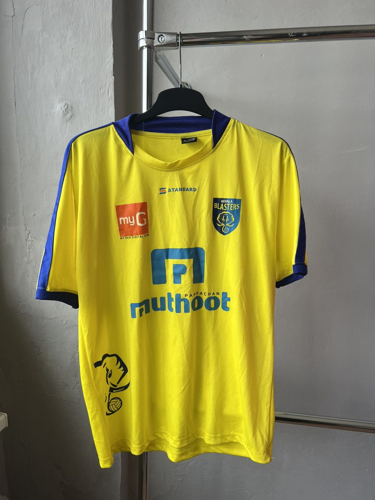 Vintage 2025/26 KERALA BLASTERS INDIA SOCCER JERSEY FOOTBALL SHIRT Size US XL / EU 56 / 4 - 2 Thumbnail