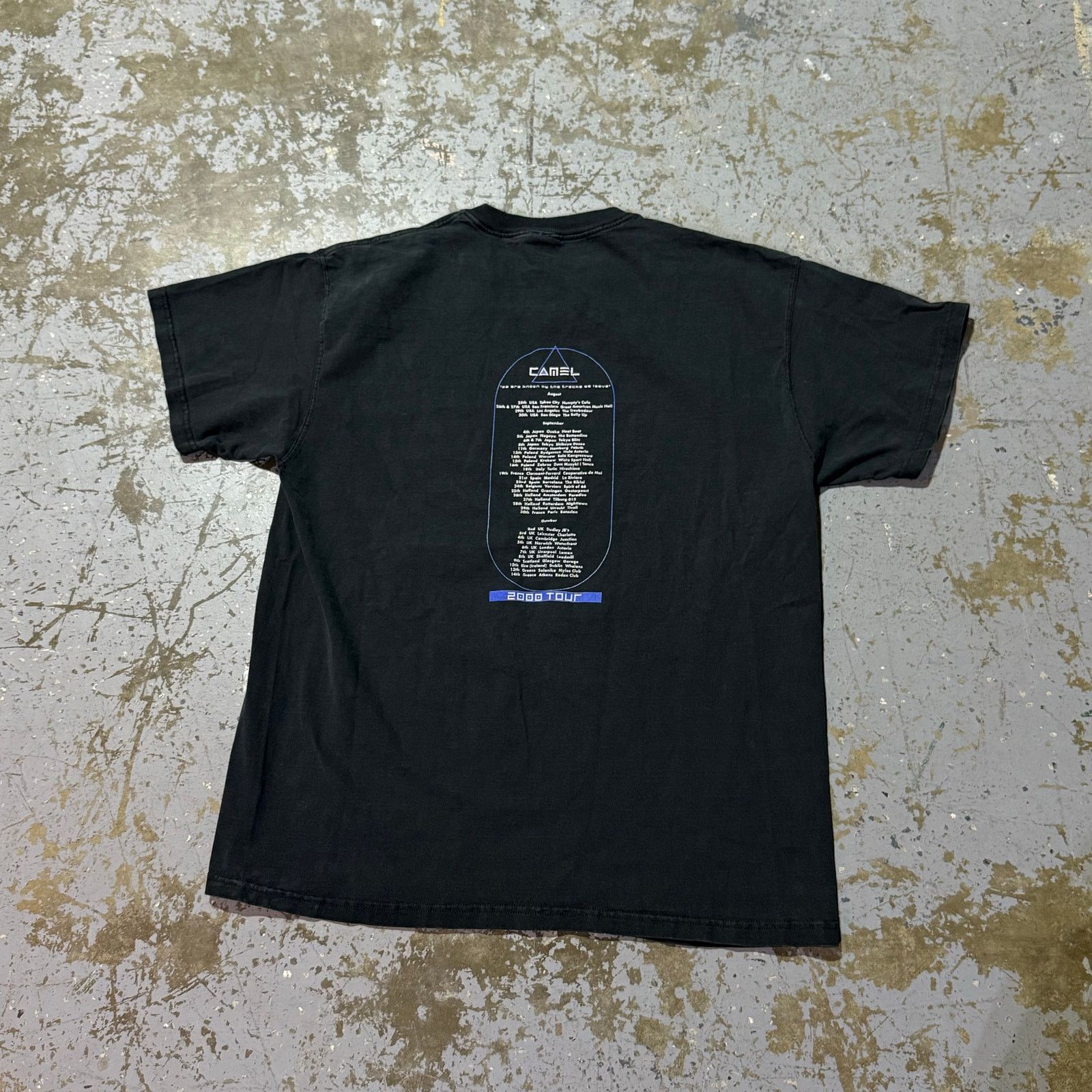 Vintage Vintage Camel 2000 Tour Band Tee XL Size US XL / EU 56 / 4 - 3 Thumbnail
