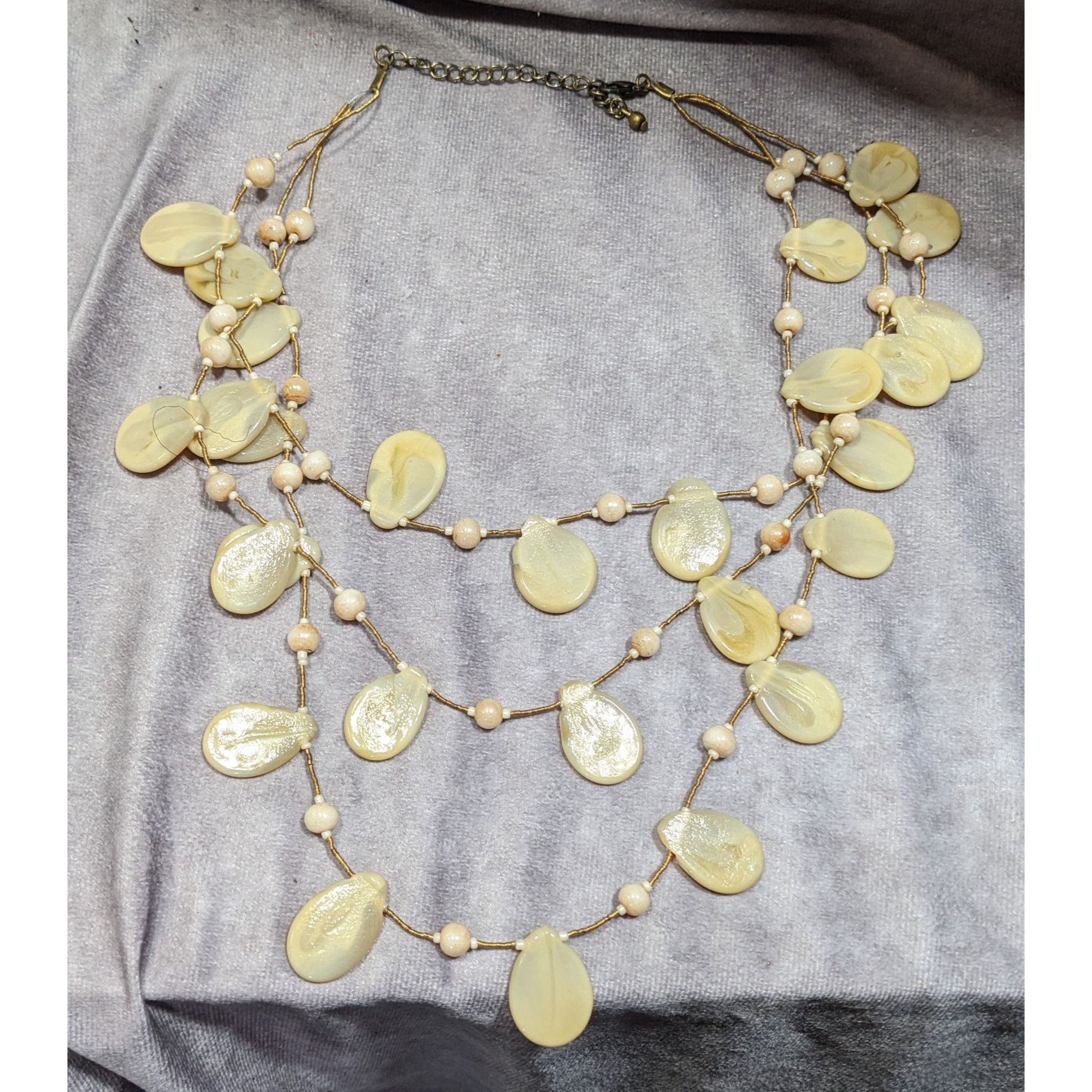 Other Vintage Beige Glass Flat Teardrop Layered Necklace Size ONE SIZE - 4 Thumbnail