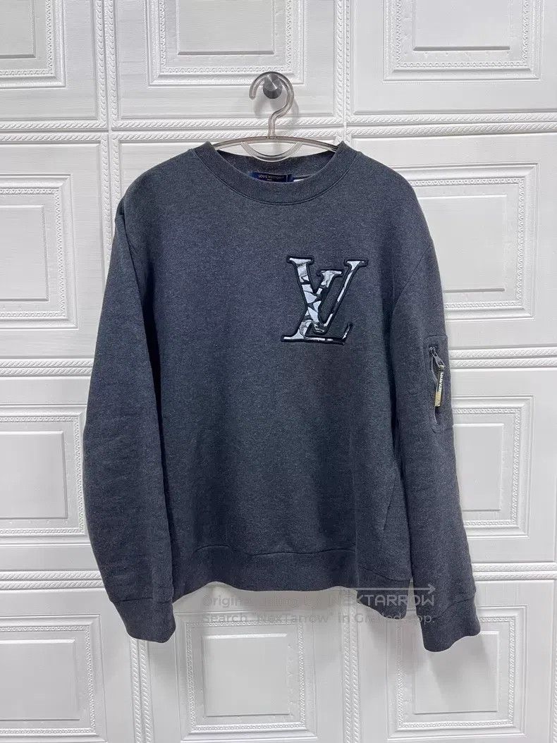Louis Vuitton Louis Vuitton 24 FW monogrammed embroidered logo crew neck Size US M / EU 48-50 / 2 - 1 Thumbnail