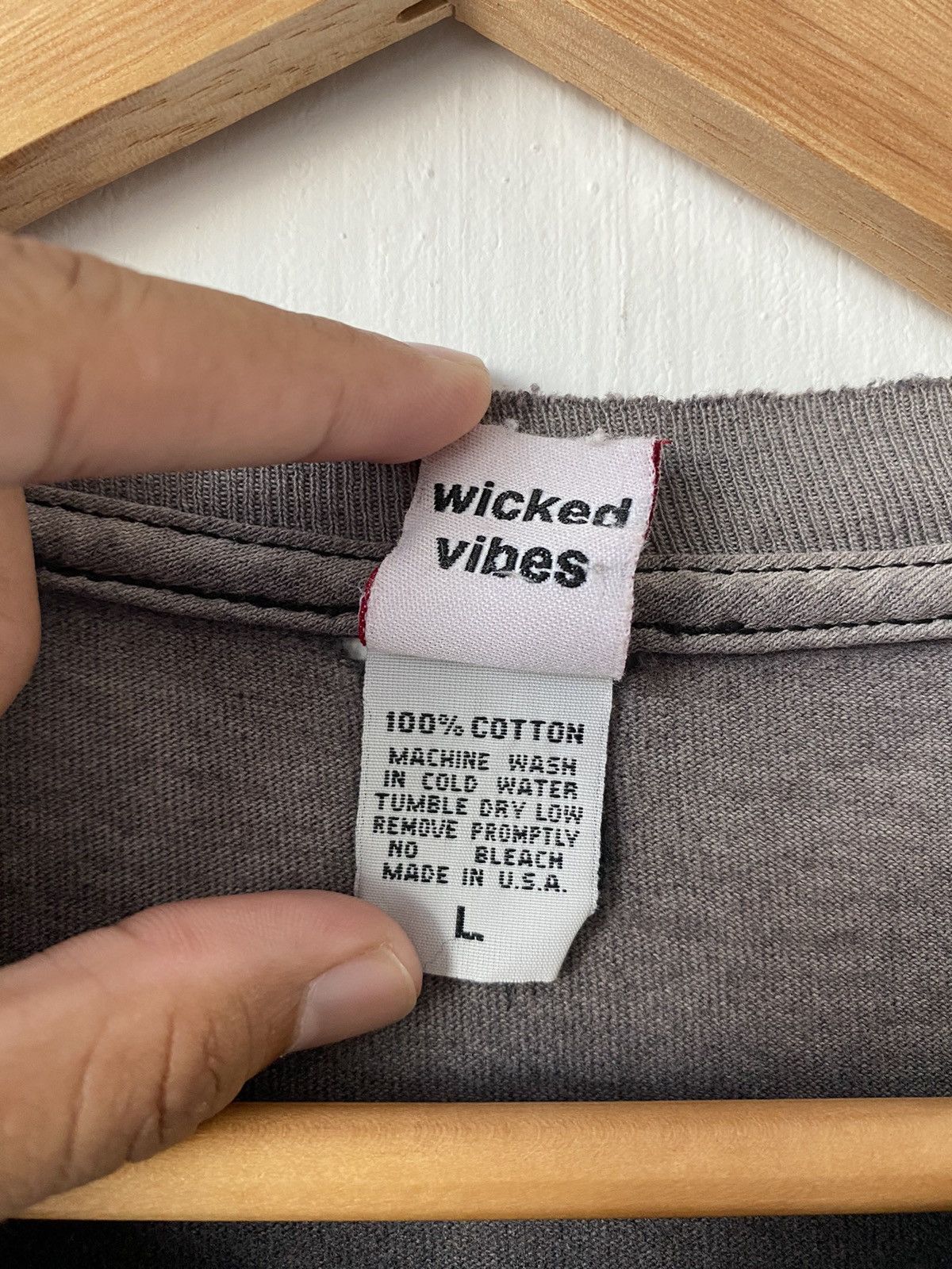Vintage Vintage Nesta T-shirt Size US L / EU 52-54 / 3 - 10 Thumbnail