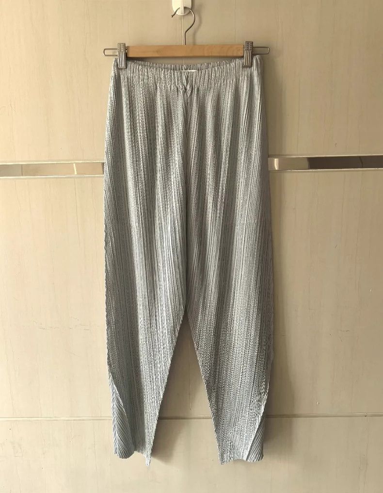 Issey Miyake Issey Miyake size:3 Grey pleated irregular-shaped pants Size 22" - 1 Thumbnail