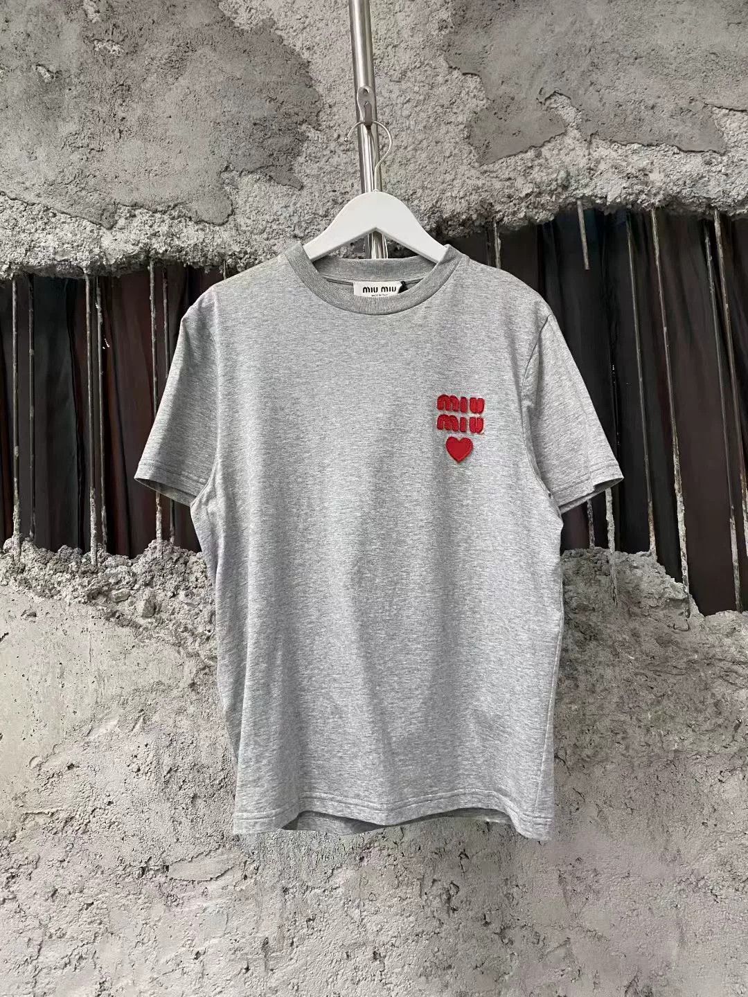 Miu Miu miumiu love logo short sleeve t-shirt Size US M / EU 48-50 / 2 - 1 Thumbnail
