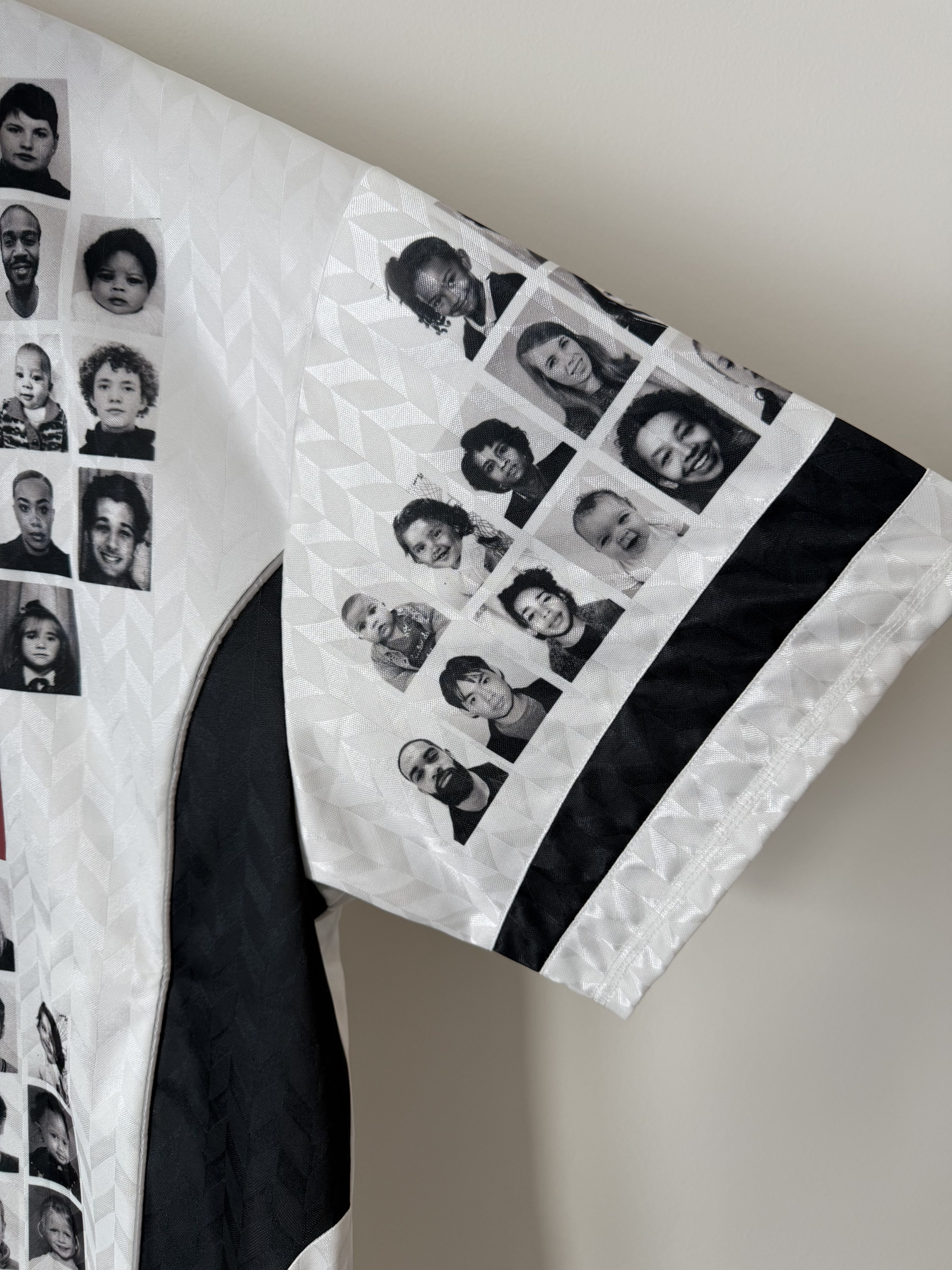 Martine Rose Martine Rose Printed Faces Football Top in White Size US M / EU 48-50 / 2 - 4 Thumbnail