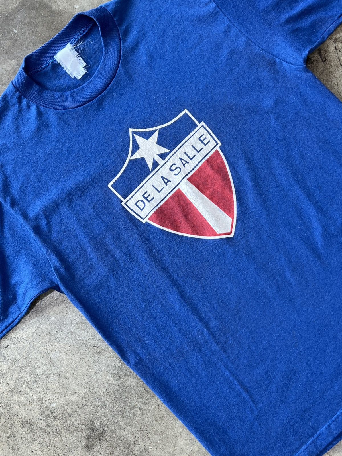 Vintage Vintage De La Salle Single Stitch Tee Large Size US L / EU 52-54 / 3 - 1 Thumbnail