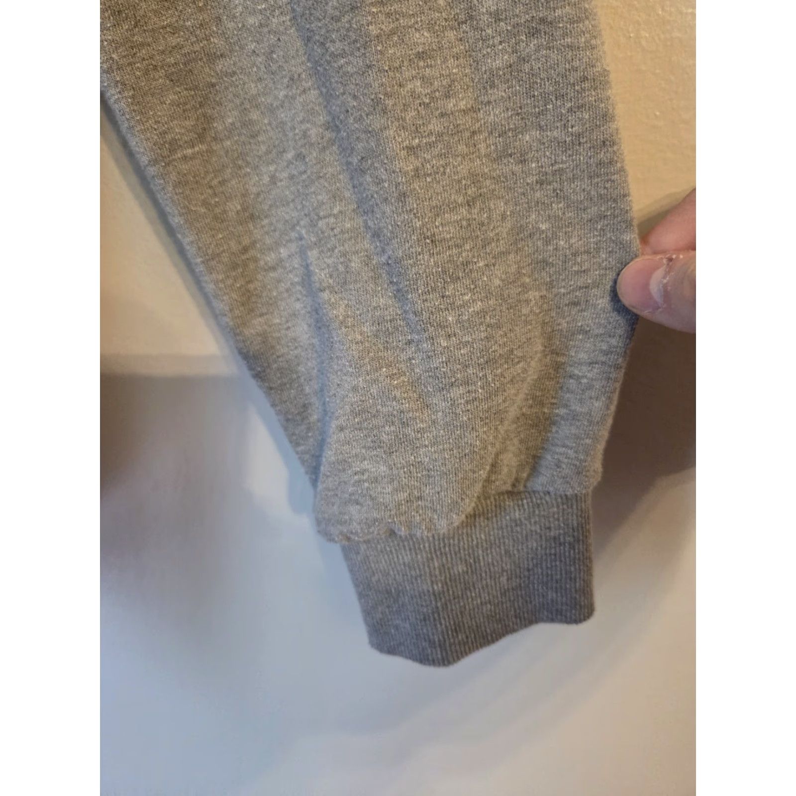 Torrid Torrid Barbie Lipstick Graphic Print Gray Long Sleeve Sweatshirt 2X Womens Pullover Crew Neck Sweatshirt Graphic Print Barbie 90s Style Era Womens Size XXL / US 16-18 / IT 52-54 - 2 Thumbnail
