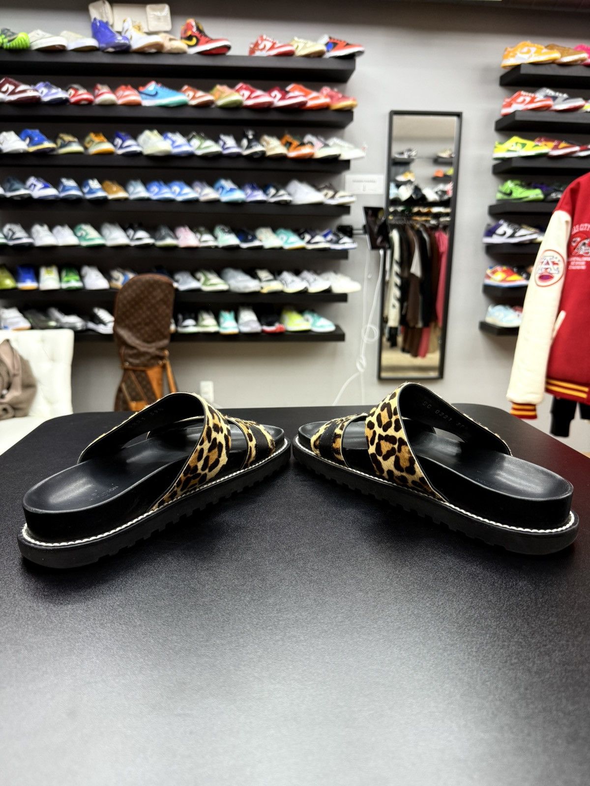 Louis Vuitton Louis Vuitton Bom Dia leopard sandals Size 39.5 / 9.5US Size US 9.5 / IT 39.5 - 12 Thumbnail