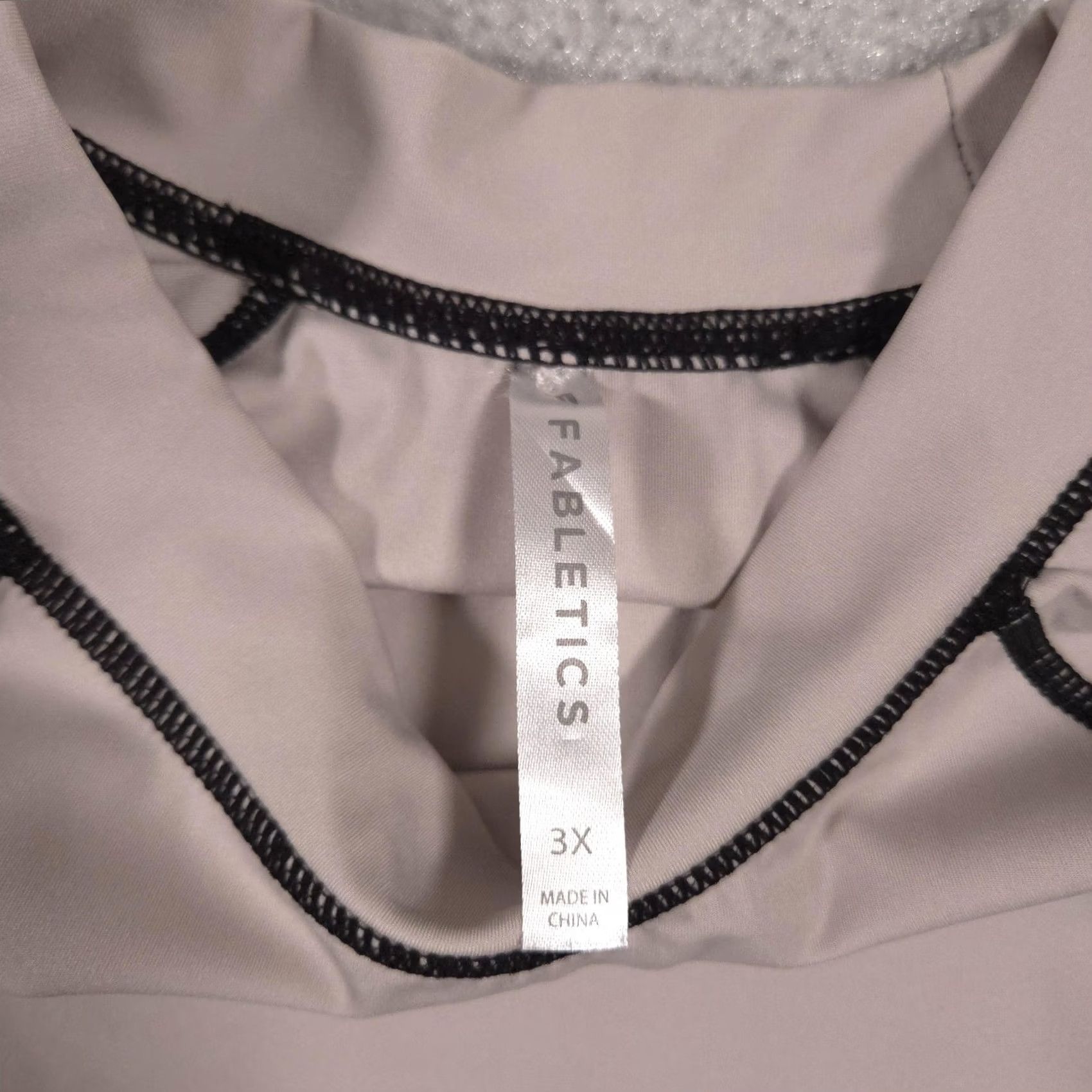 Fabletics Fabletics Shirt Womens 3X Tan Black Colorblock Long Sleeve Mock Neck Athletic Shirt Cropped Nylon Polyester Pullover Gym & Training Womens Size XXL / US 16-18 / IT 52-54 - 4 Thumbnail