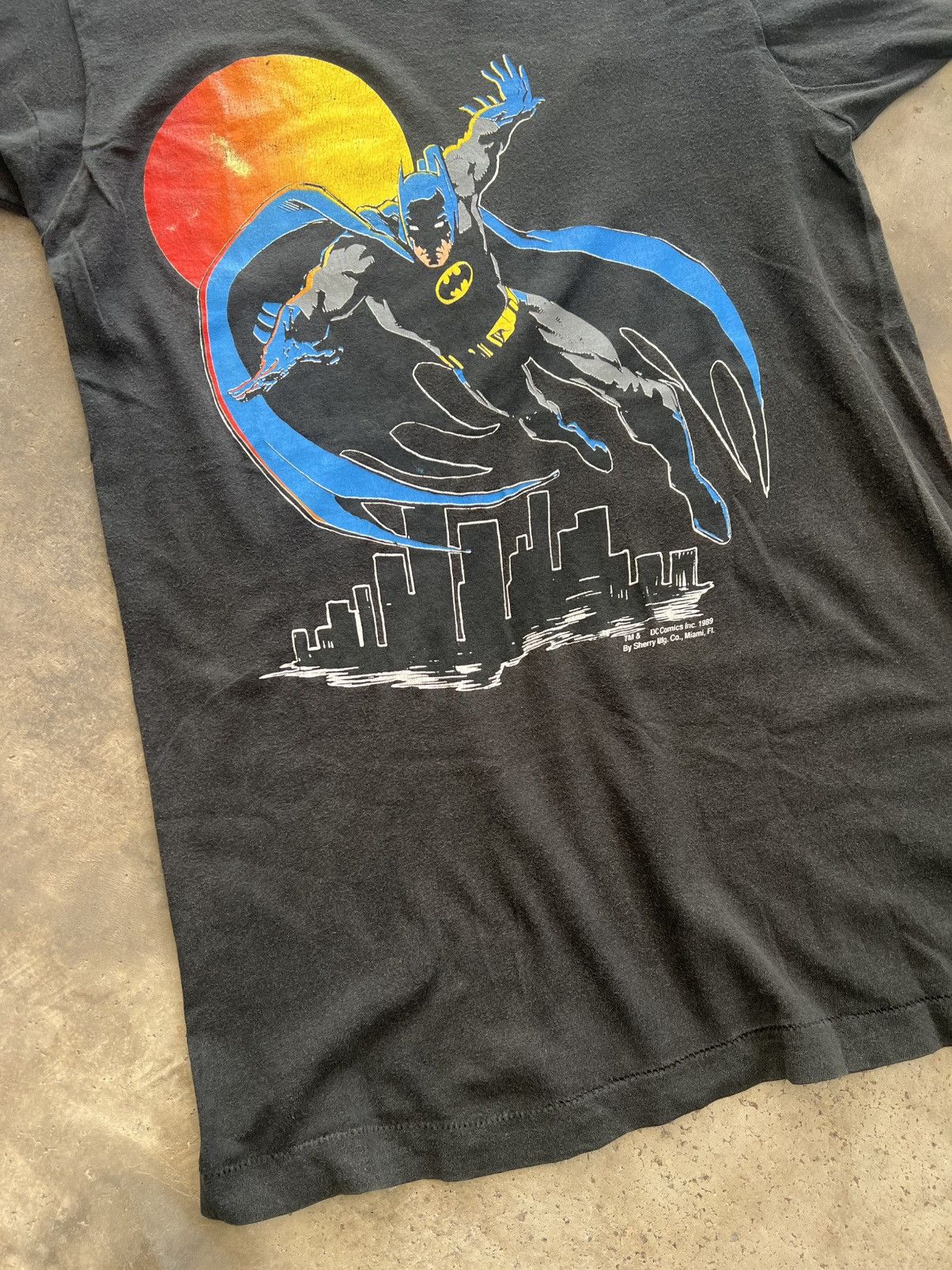 DC Comics Vintage Batman ©️1989 Tee by Sherry Mfg Size US L / EU 52-54 / 3 - 5 Thumbnail