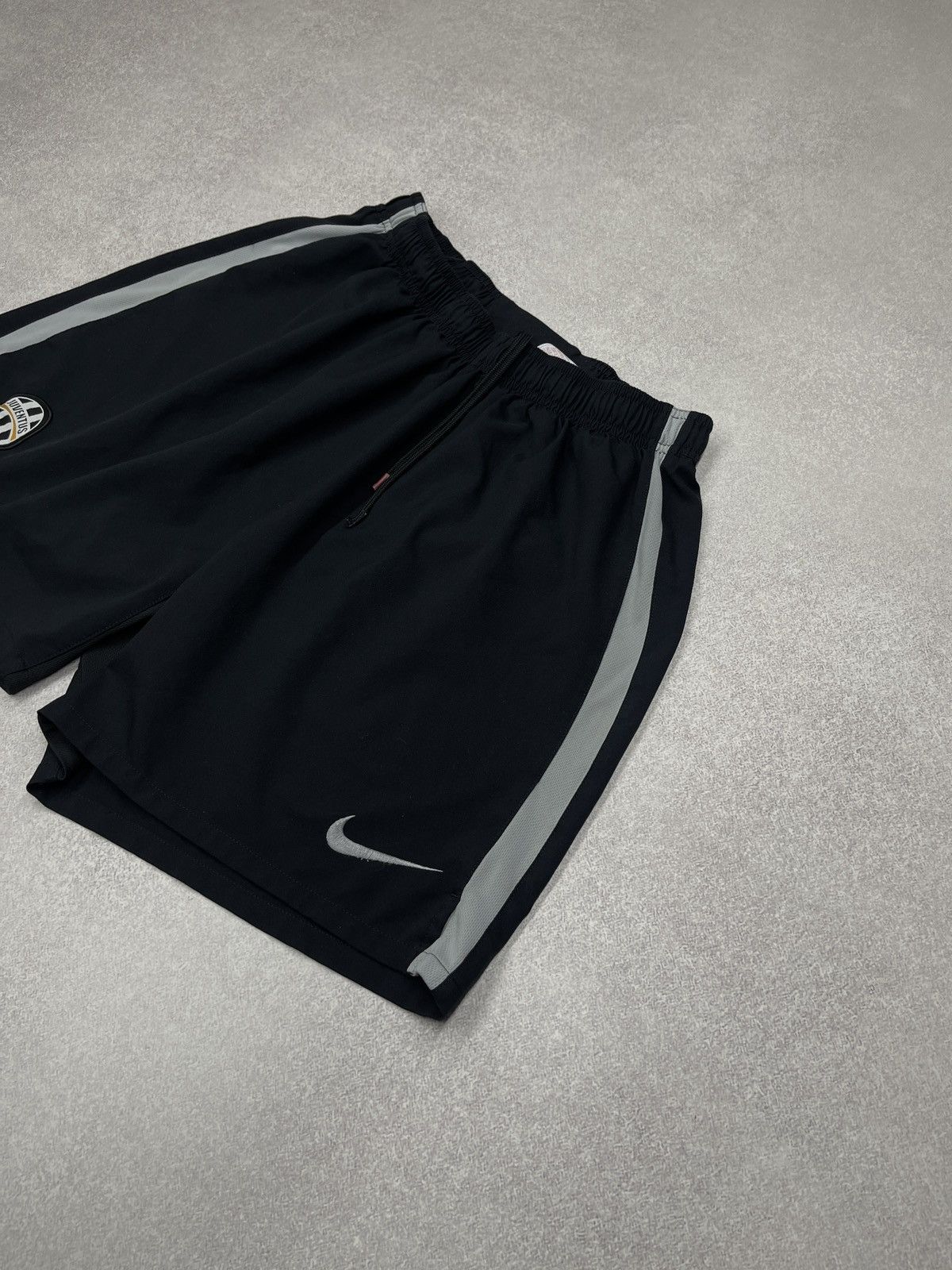 Nike Vintage Nike Juventus Training Football Shorts Black Size US 34 / EU 50 - 3 Thumbnail