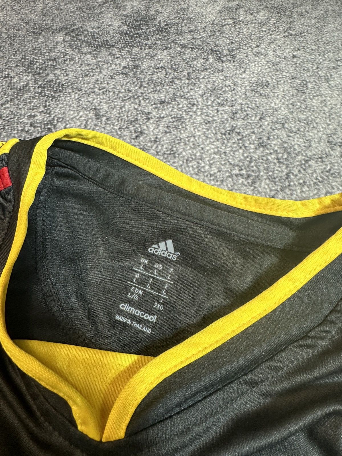 Adidas Adidas Uganda Soccer Jersey Logo Streetwear Rare Casual L Size US L / EU 52-54 / 3 - 4 Thumbnail