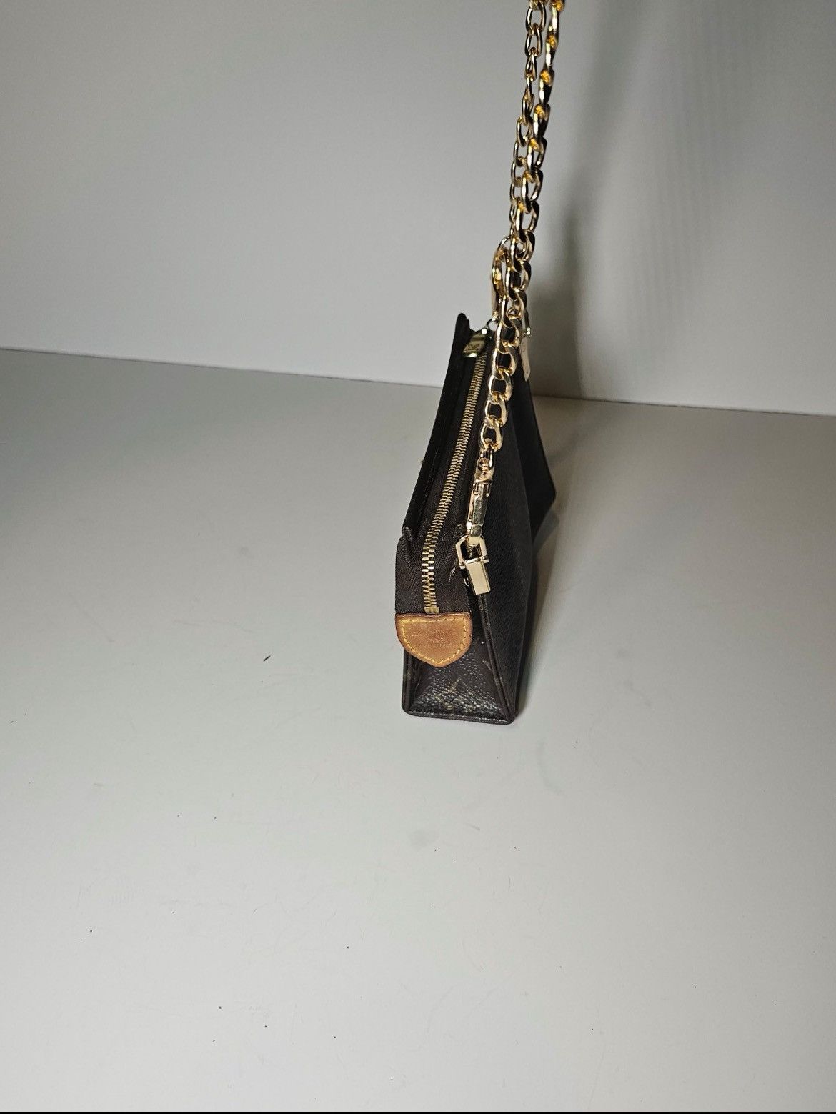 Louis Vuitton Louis vuitton cross body tiny purse. Monogram. With chain Size ONE SIZE - 2 Thumbnail