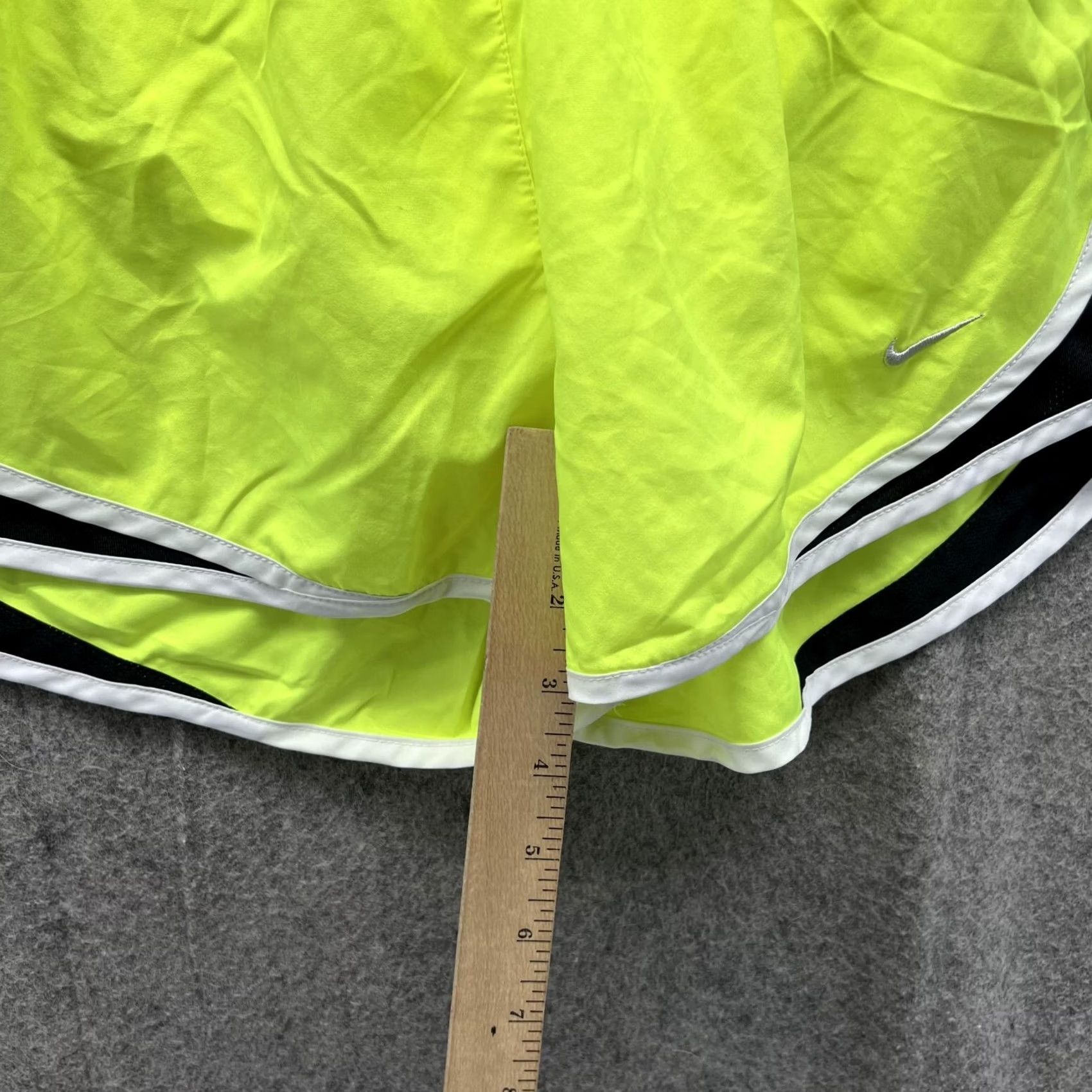 Nike Nike Shorts Women L Green Neon Athletic Dri-Fit Polyester - NIKE Trainer Activewear Size 36" / US 14 / IT 50 - 6 Thumbnail