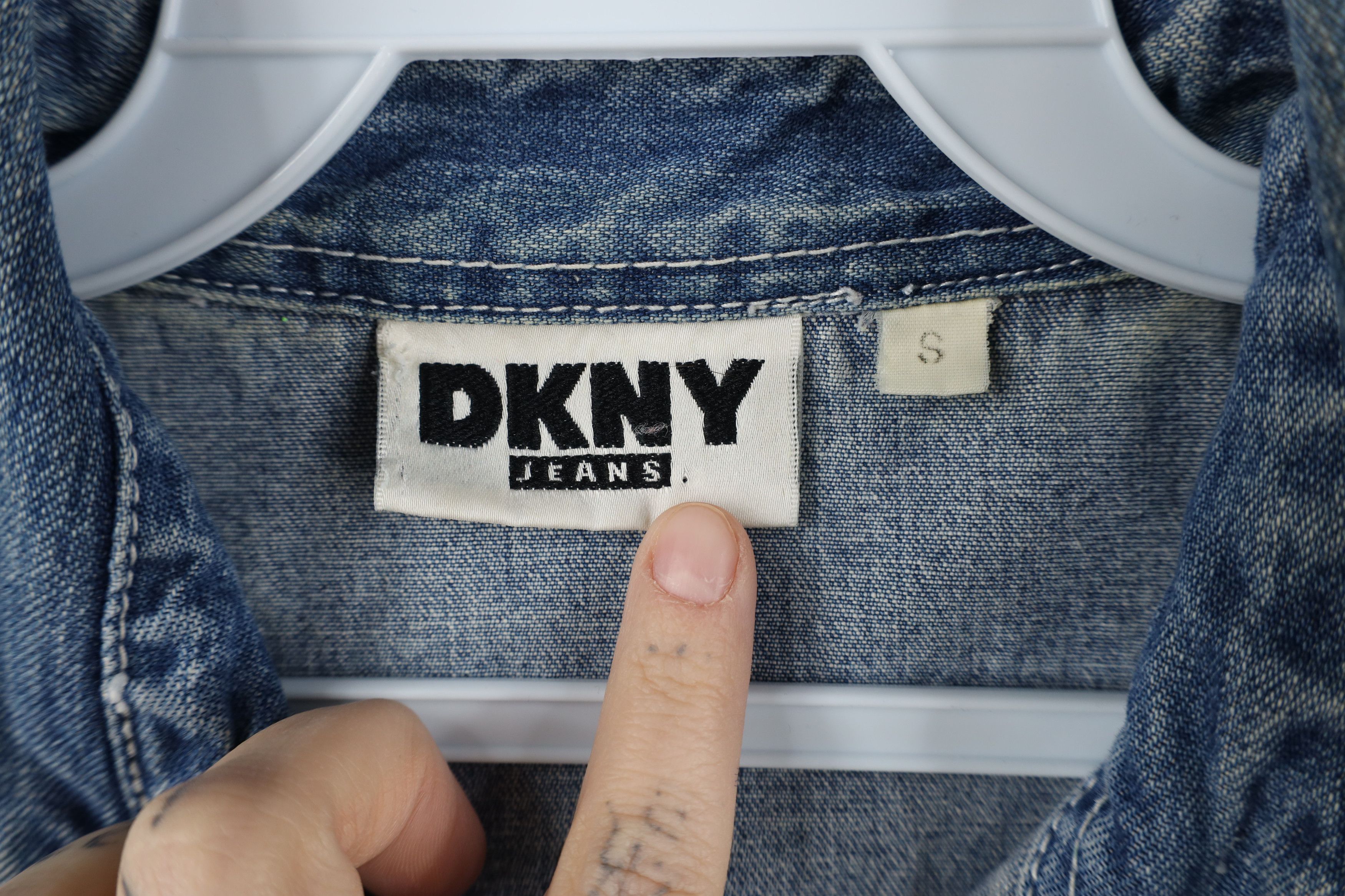 DKNY Vintage 90s DKNY Sleeveless Western Denim Jean Button Shirt Size S / US 4 / IT 40 - 7 Thumbnail
