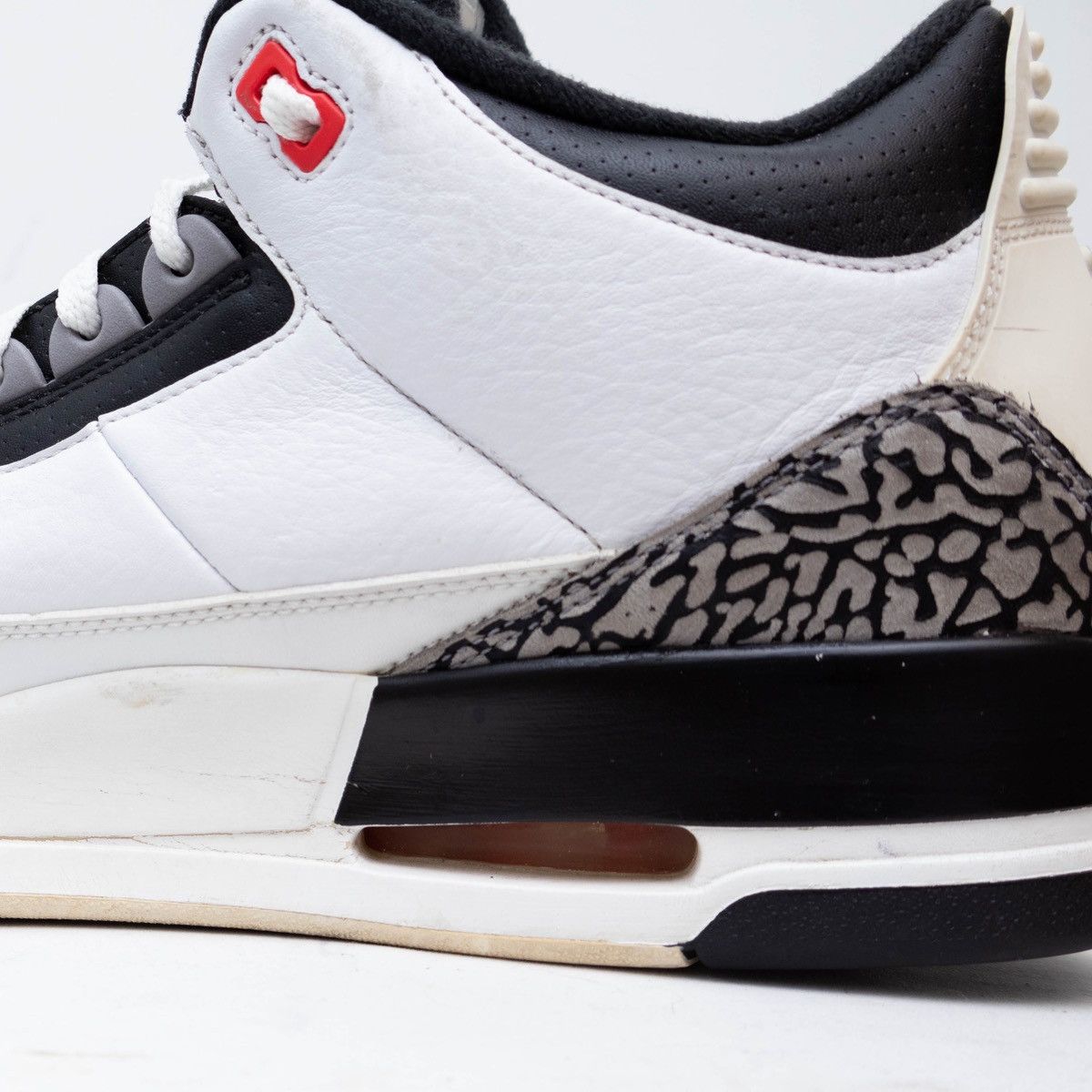 Jordan Brand NIKE AIR JORDAN 3 RETRO WHITE BLACK CEMENT GREY INFRARED 23 Size US 13 / EU 46 - 8 Thumbnail