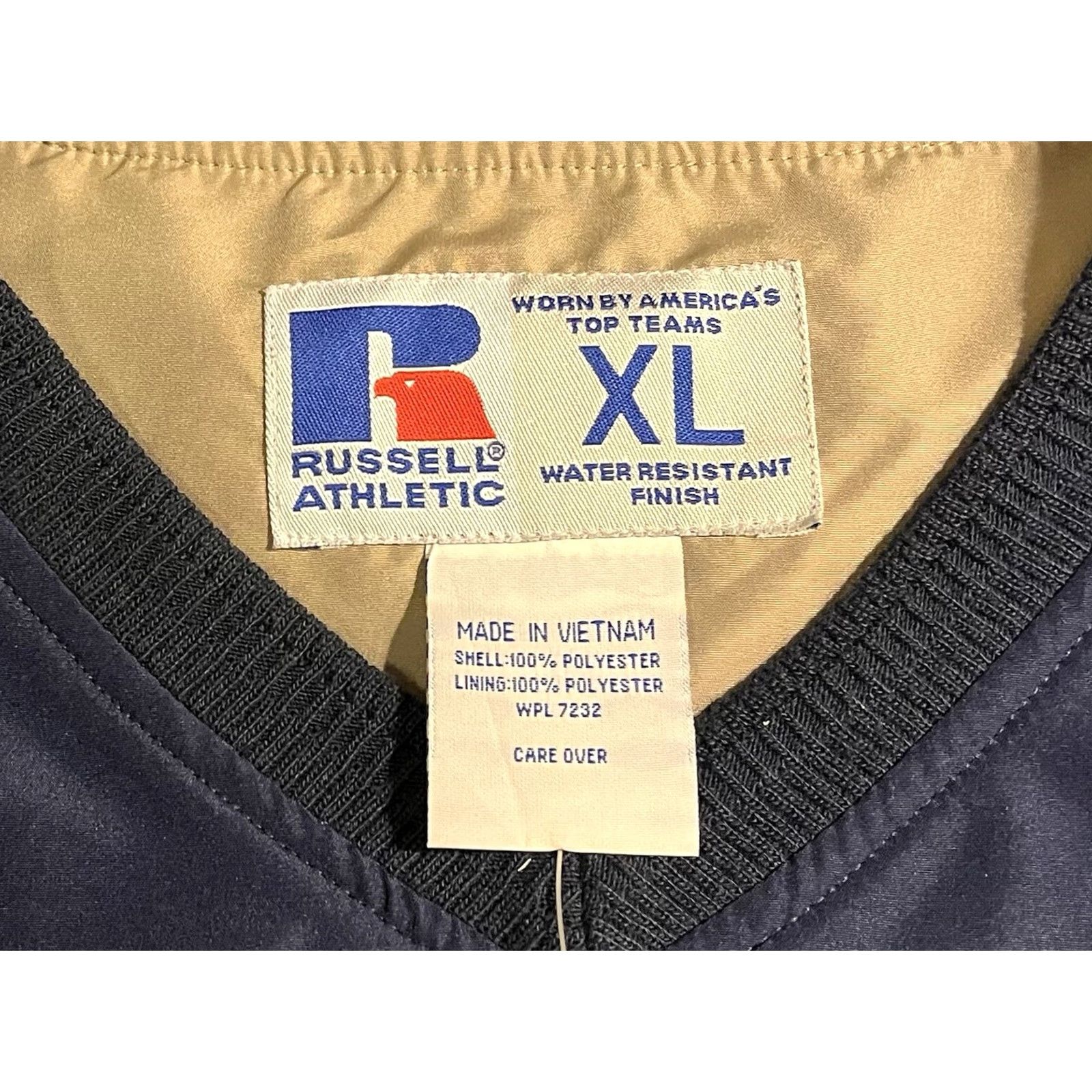 Russell Athletic VINTAGE Russell Athletic NCAA Blank Vest Men’s XL Navy Blue Vest Mens XL Navy Blue 80s 90s Retro Sports Shirts Category: Vest Size US XL / EU 56 / 4 - 5 Thumbnail