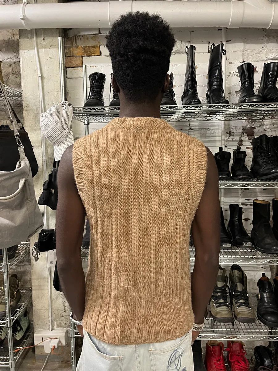 Dolce & Gabbana 2000s Dolce & Gabbana Beige Houndstooth Sleeveless Sweater Size US S / EU 44-46 / 1 - 2 Thumbnail