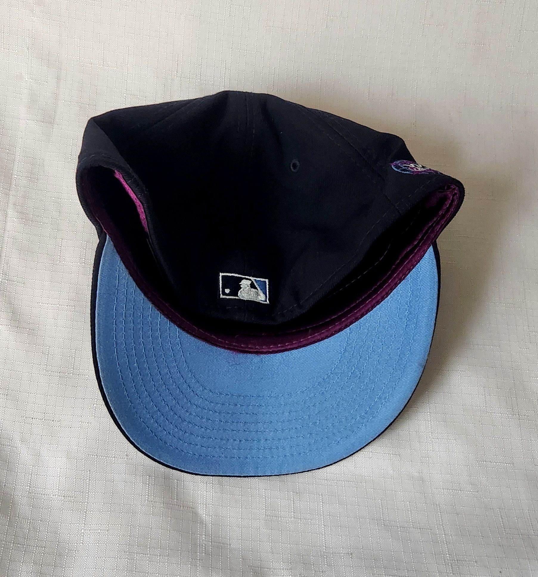 New Era New Era X Hat Club Exclusive SZ 7 3/8 2005 World Series Size ONE SIZE - 4 Thumbnail