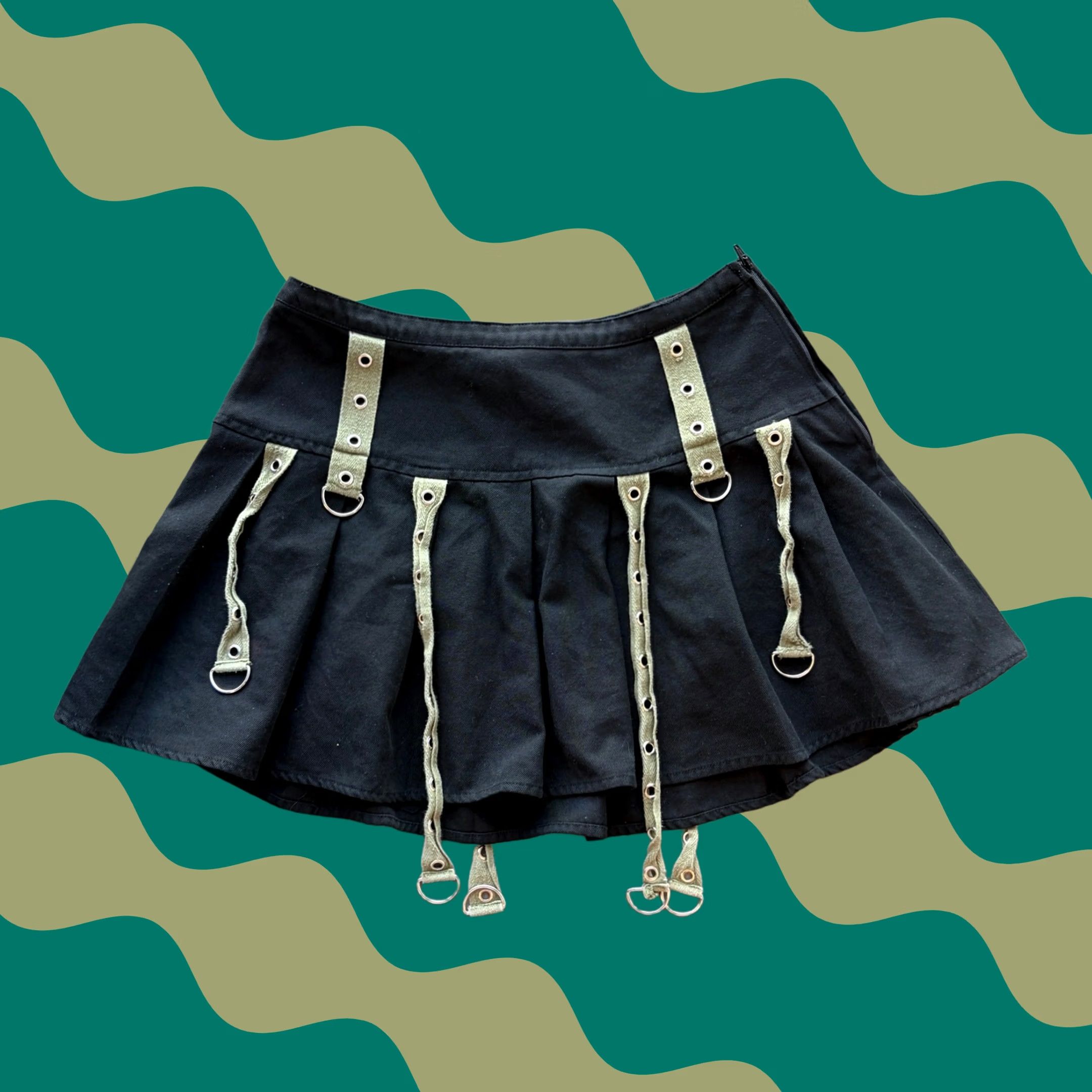 Vintage VINTAGE Y2K Grunge Festival Indie Sleaze Black Buckle Mini Short Skirt Medium Size 32" / US 10 / IT 46 - 1 Thumbnail
