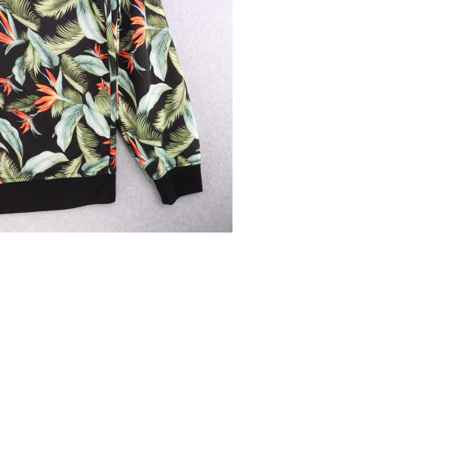 Vintage VINTAGE DC Shoes Hoodie Mens Size Medium Floral Hoodie Skateboard Logo Zip Up Size US M / EU 48-50 / 2 - 10 Thumbnail
