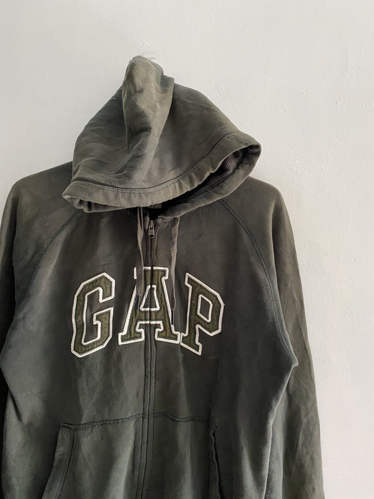 Gap × Vintage 2000s gap distressed big logo hoodie kanye west style Size US M / EU 48-50 / 2 - 3 Thumbnail
