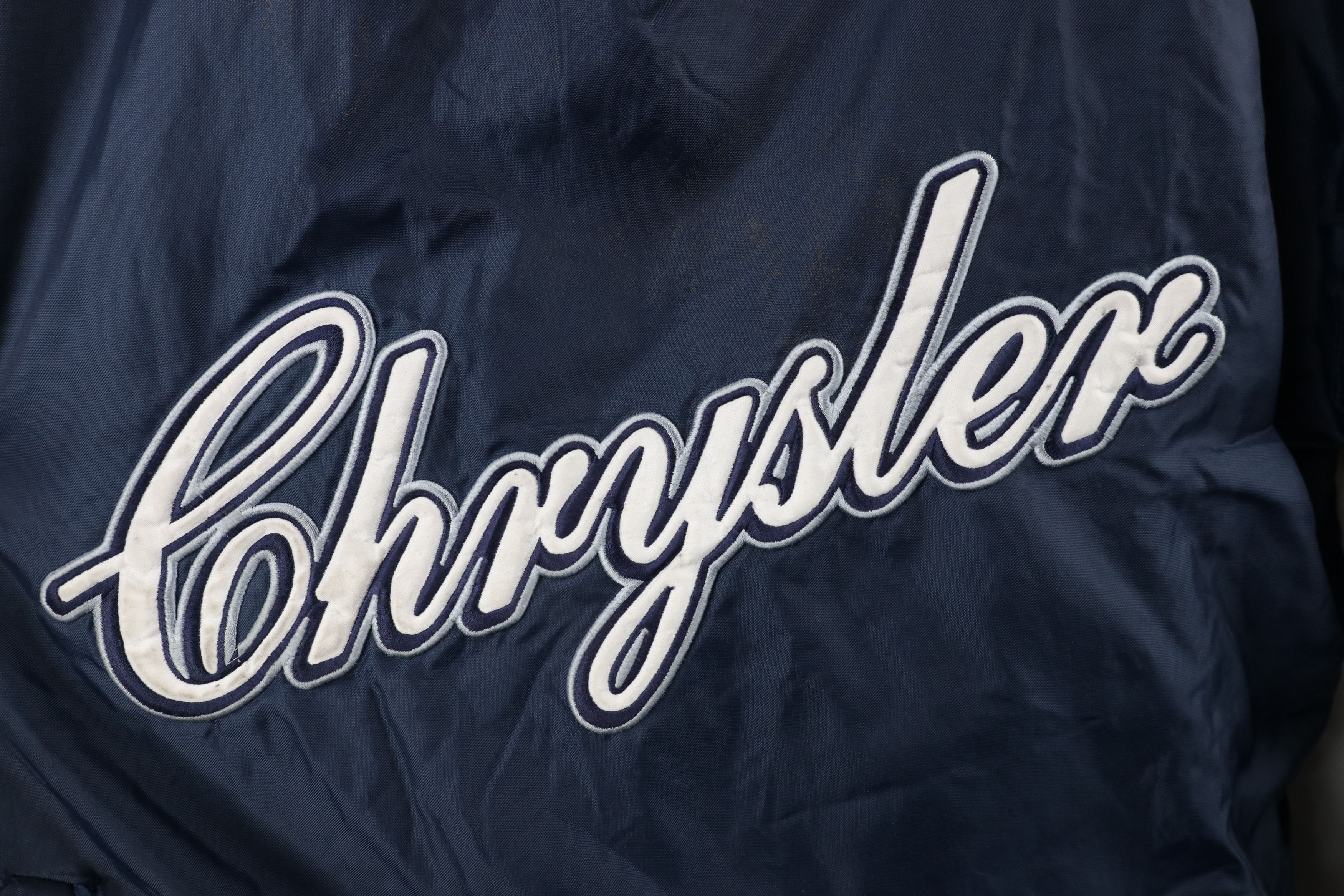Vintage Vintage Y2K 2005 Out Script Chrysler Car Windbreaker Jacket Size US XL / EU 56 / 4 - 4 Thumbnail