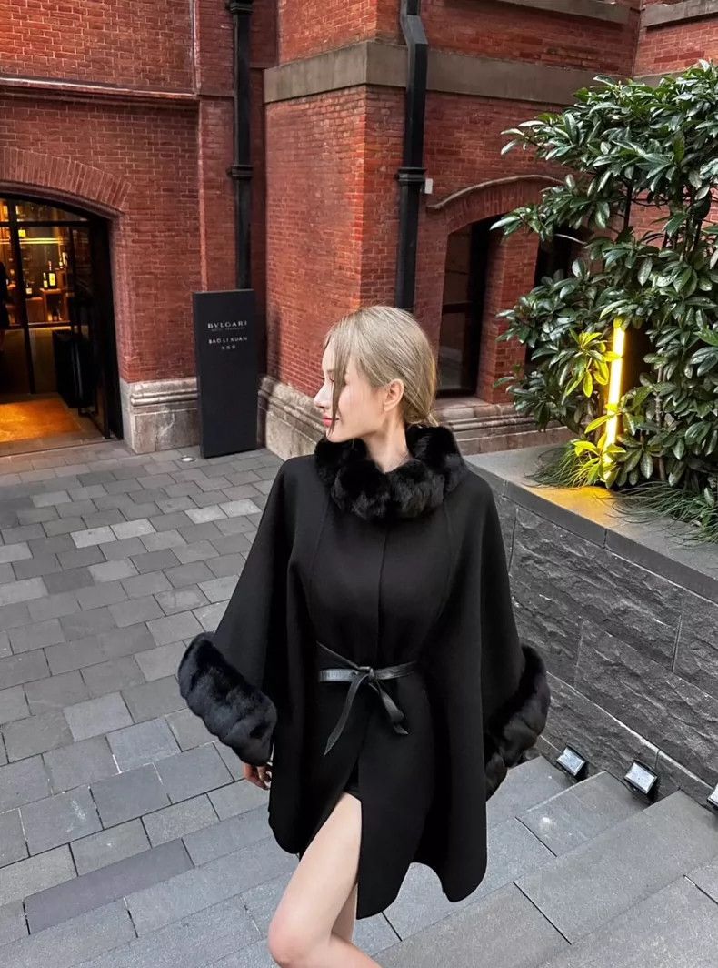 Loro Piana Loro piana Black dragon cat cloak coat 2506-Nextarrow Size ONE SIZE - 9 Thumbnail
