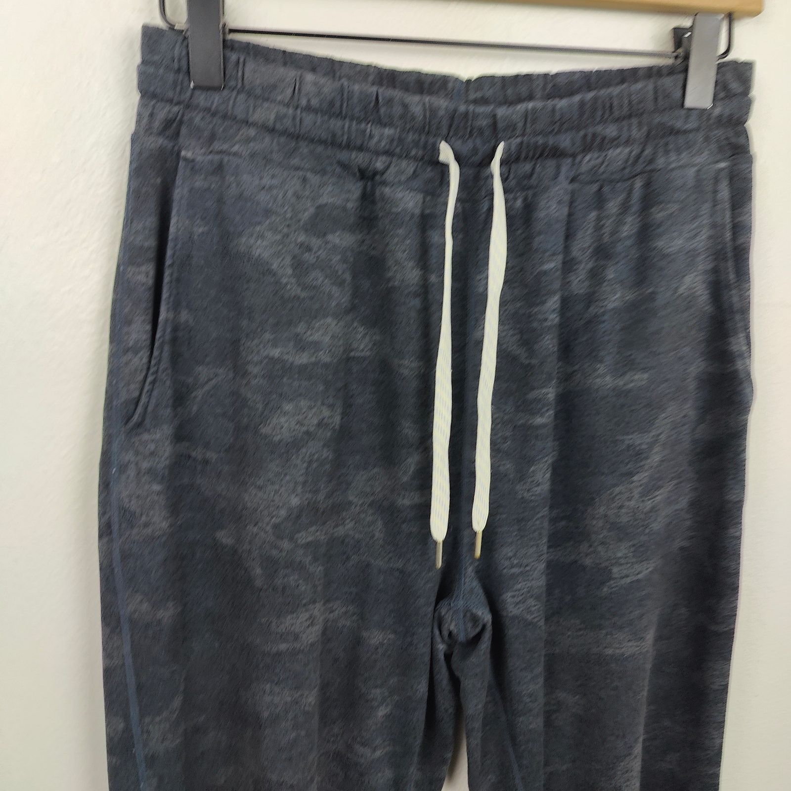 Vuori Vuori Performance Joggers Womens Small Long Length Camo Size 27" / US 4 / IT 40 - 3 Thumbnail