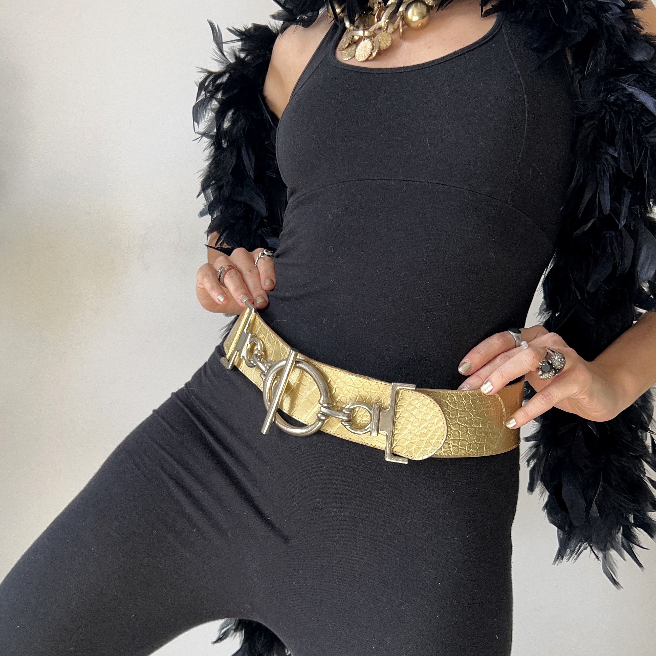 Vintage Vintage Gold Space Age low waist leather wide belt Size ONE SIZE - 7 Thumbnail