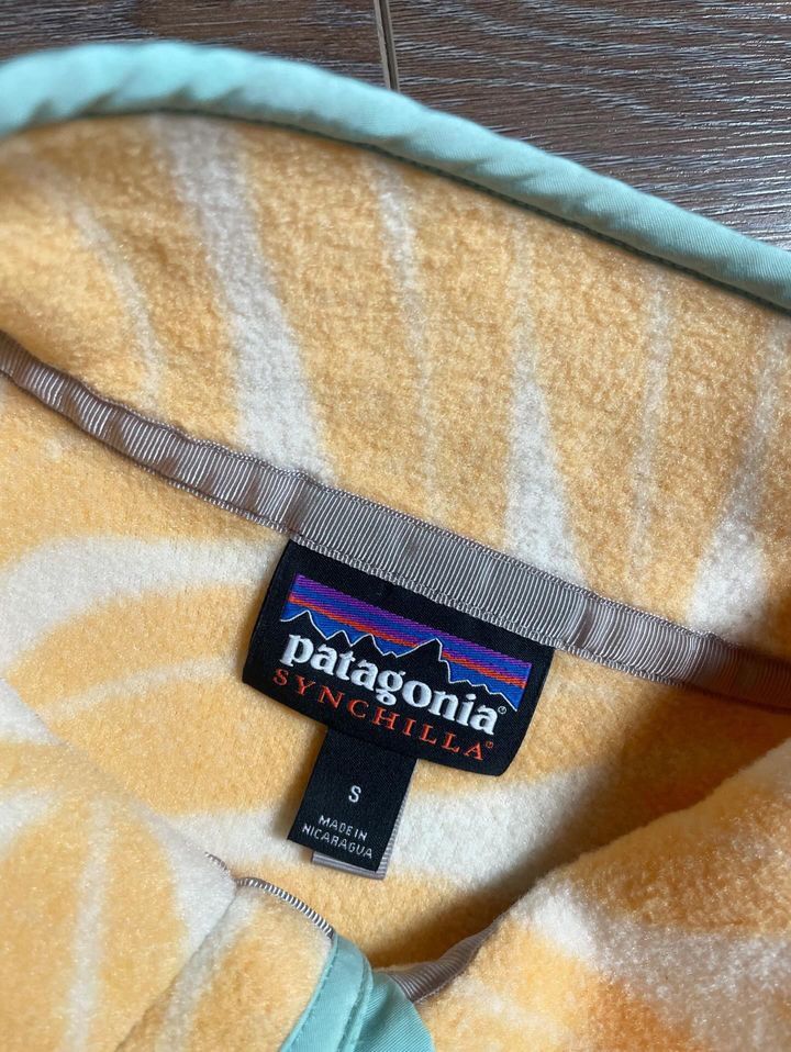 Patagonia Patagonia fleece with cool print Size US S / EU 44-46 / 1 - 3 Thumbnail