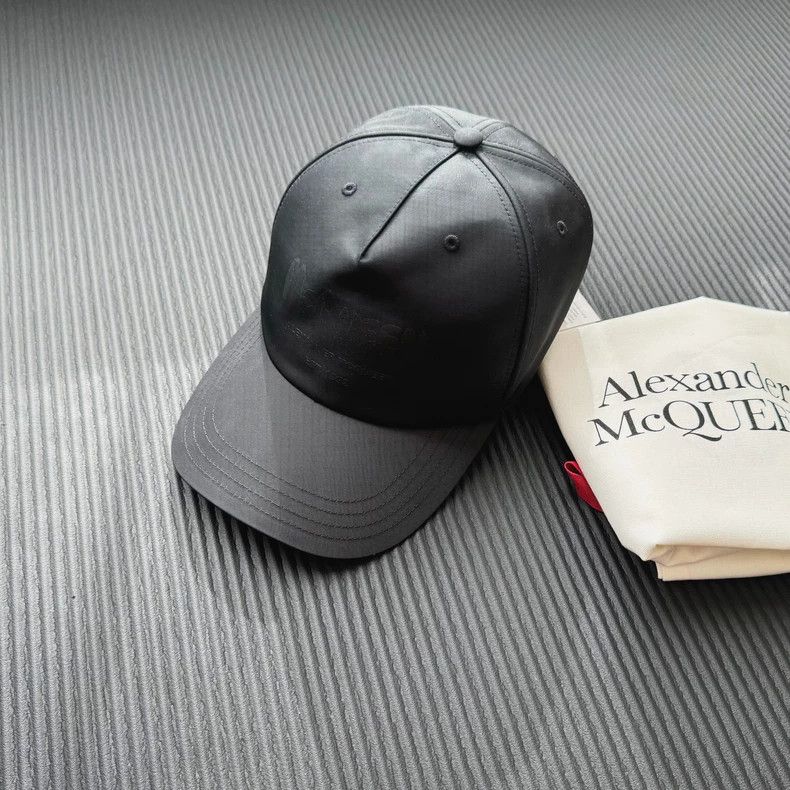 Alexander McQueen Alexander Mcqueen SizeM Contrast color logo hat Size ONE SIZE - 1 Thumbnail
