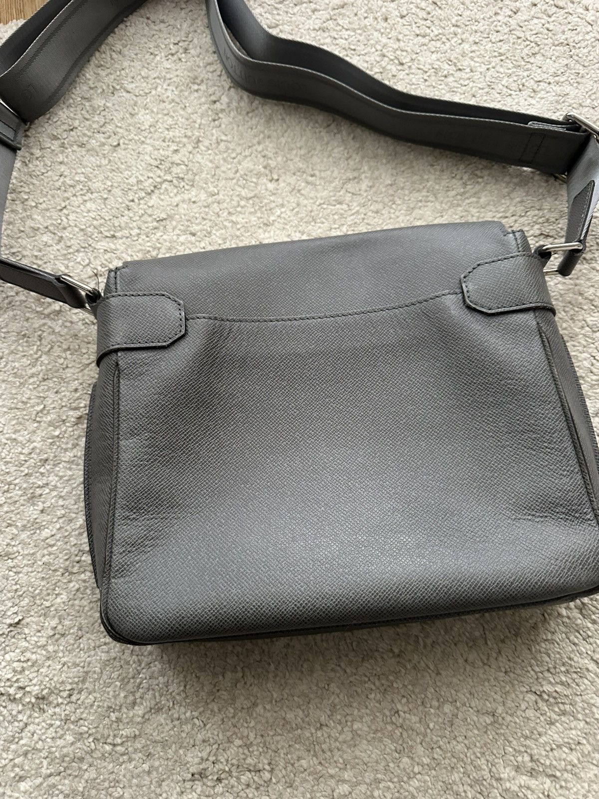 Louis Vuitton Louis Vuitton - Sac Roman PM - Cuir Taïga Gris Ardoise Size ONE SIZE - 4 Thumbnail