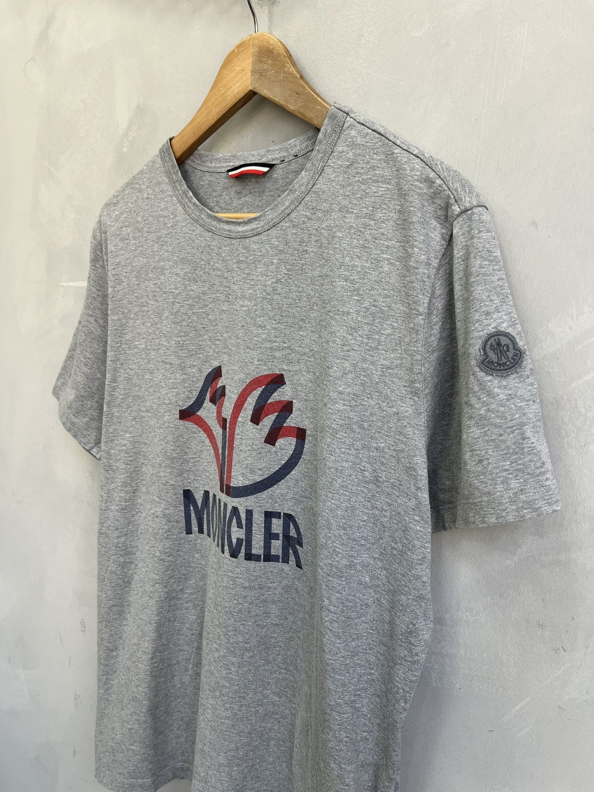 Moncler Moncler LogoT Shirt Grey big logo luxury Size US M / EU 48-50 / 2 - 3 Thumbnail