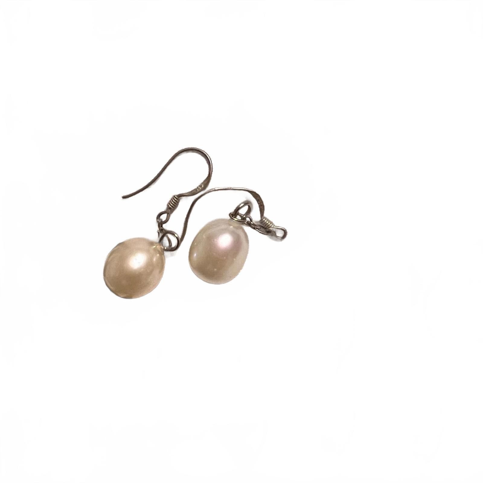 The Unbranded Brand Pearl Drop Earrings with Silver Hooks Size ONE SIZE - 1 Preview
