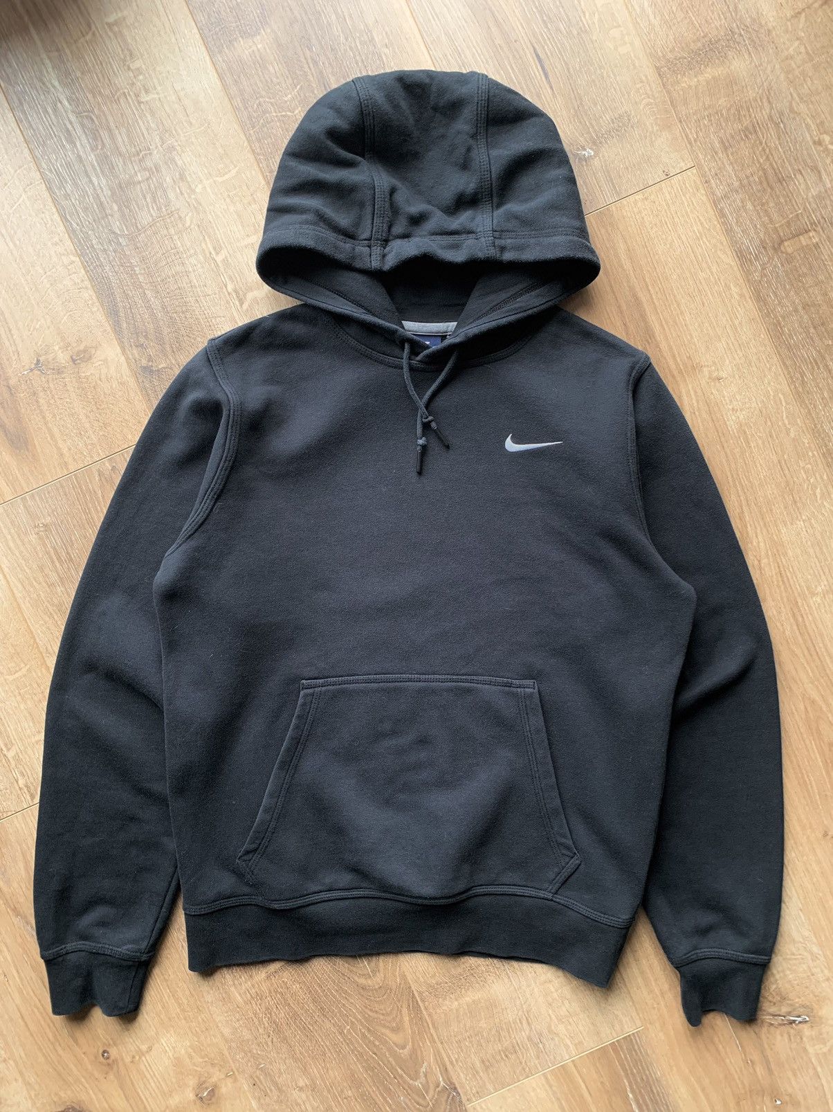 Nike Vintage Nike embroidered Swoosh hoodie Size US S / EU 44-46 / 1 - 1 Thumbnail