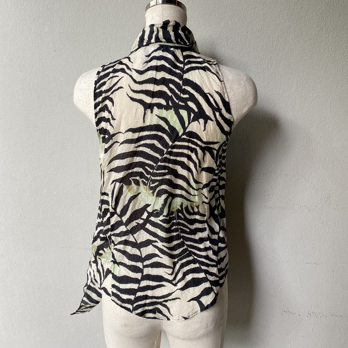Max Mara MaxMara Zebra Print Sleeveless Bow Blouse Size M / US 6-8 / IT 42-44 - 13 Thumbnail