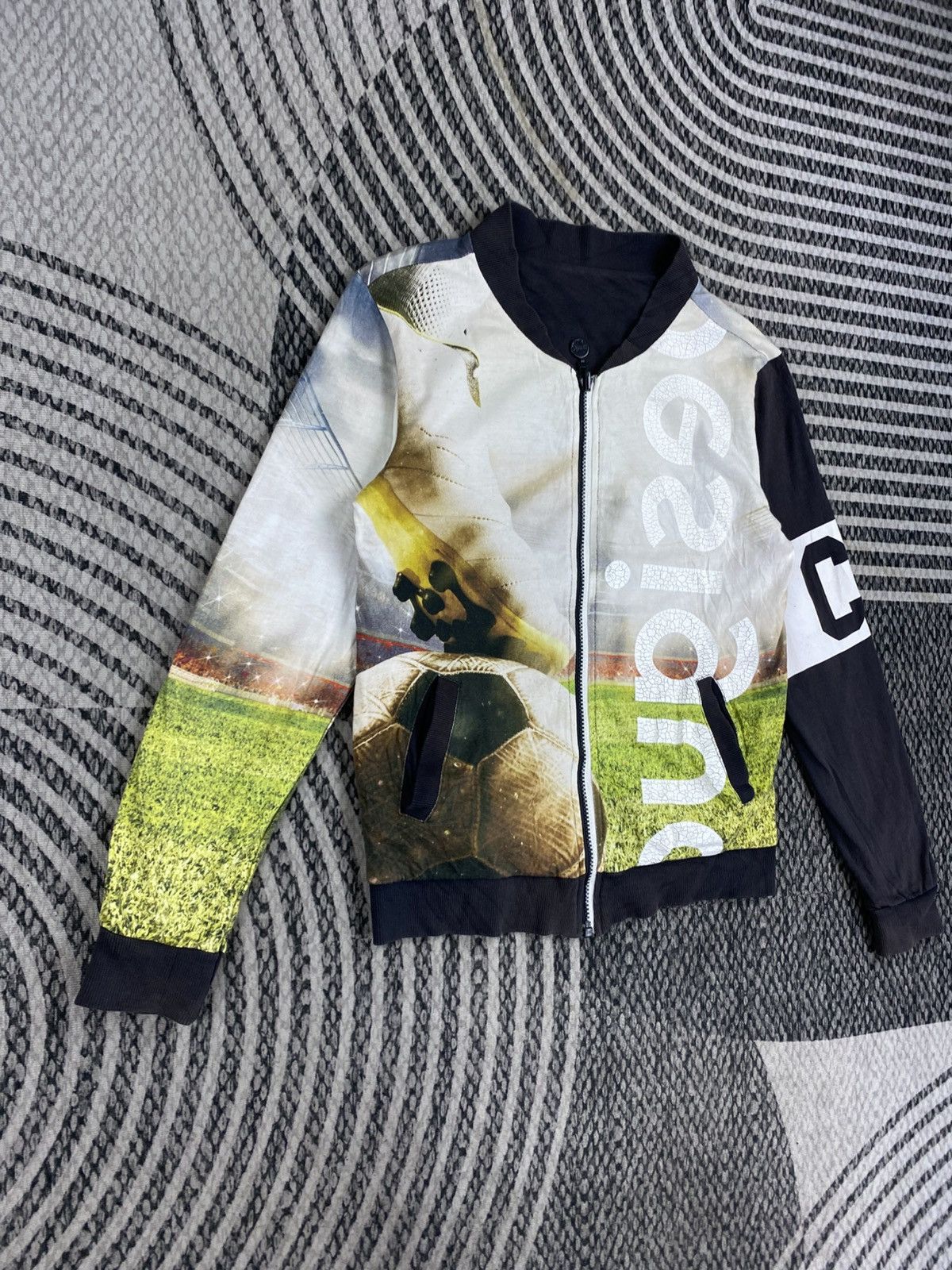 Desigual Vtg Desigual Gilet Reversible Football Graphic Print Jacket Size US S / EU 44-46 / 1 - 5 Thumbnail