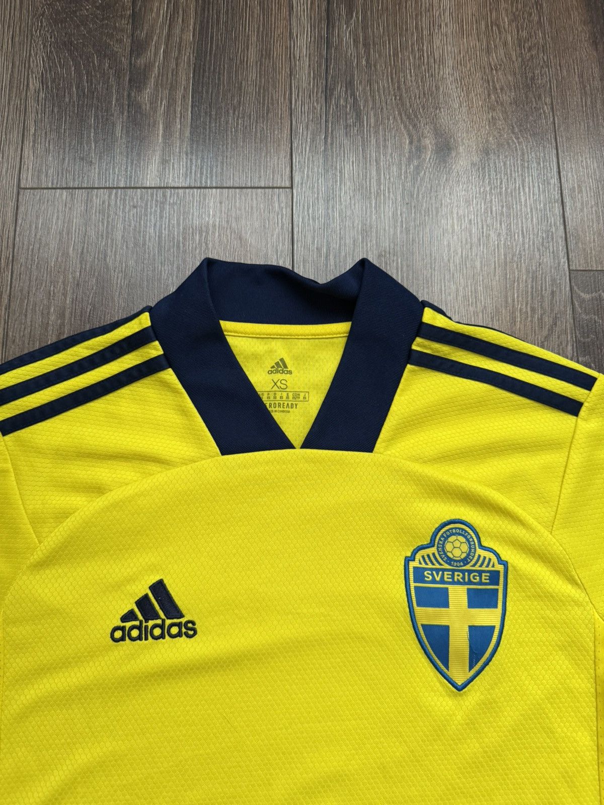 Adidas SWEDEN NATIONAL TEAM 2020-21 HOME SHIRT ADIDAS JERSEY SOCCER SIZE XS Size US XS / EU 42 / 0 - 3 Thumbnail