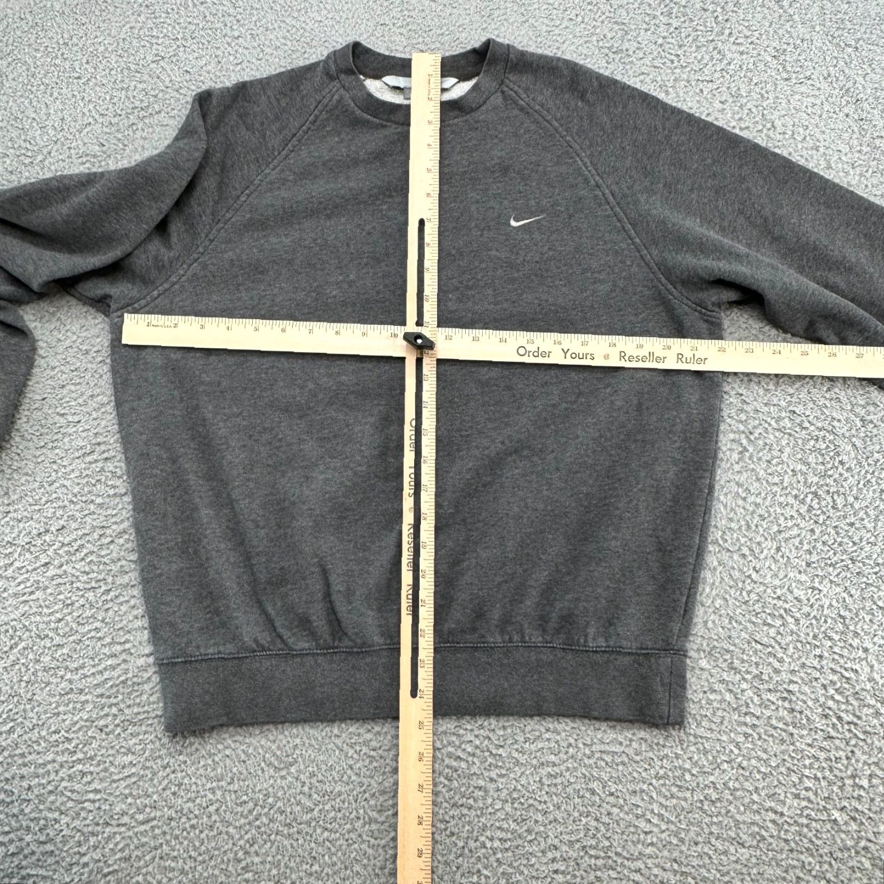 Nike VINTAGE Nike Men's Long Sleeve Raglan Crew Neck Mini Swoosh Sweatshirt Gray M Size Size US M / EU 48-50 / 2 - 5 Thumbnail