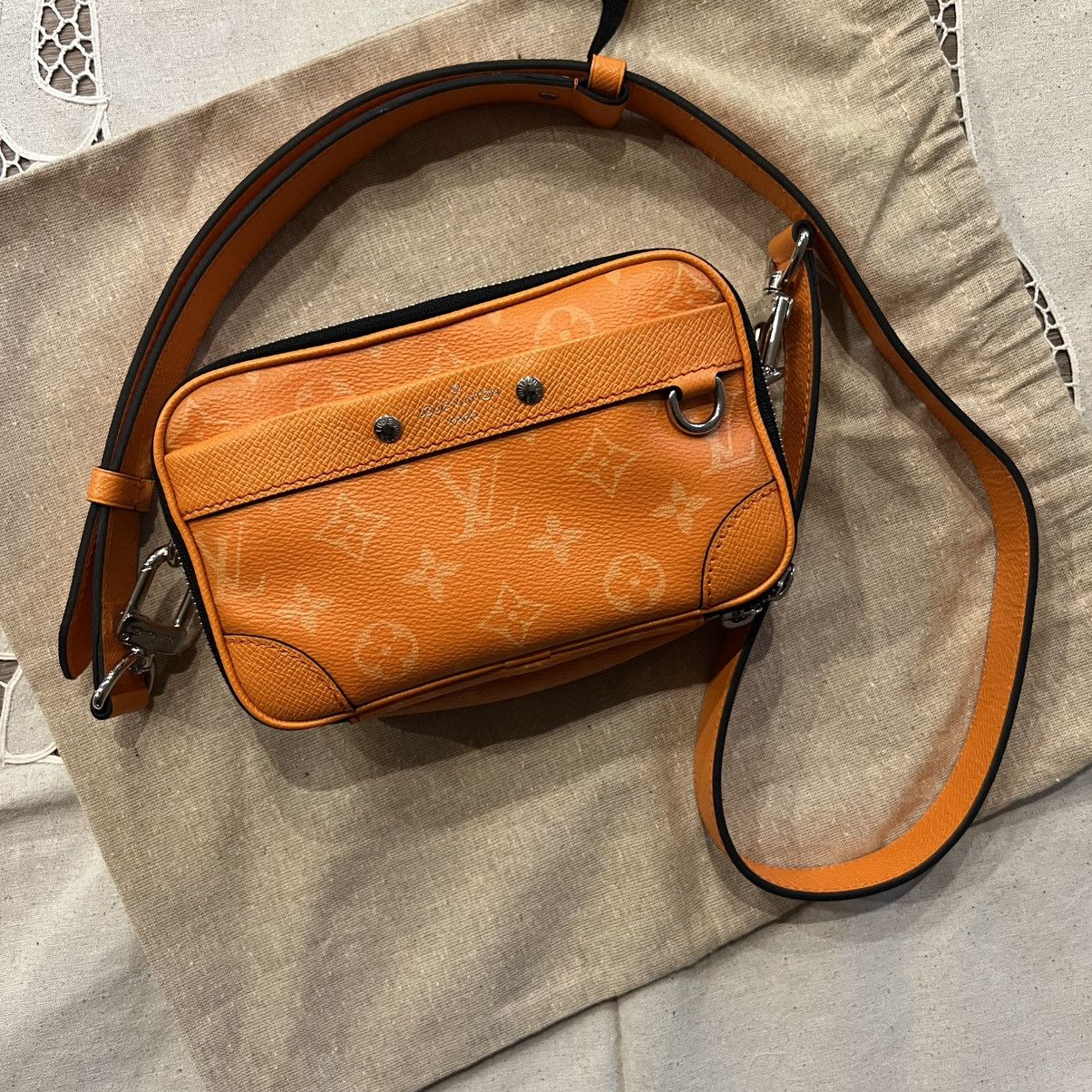 Louis Vuitton Louis Vuitton Alpha Wearable Wallet Size ONE SIZE - 1 Thumbnail