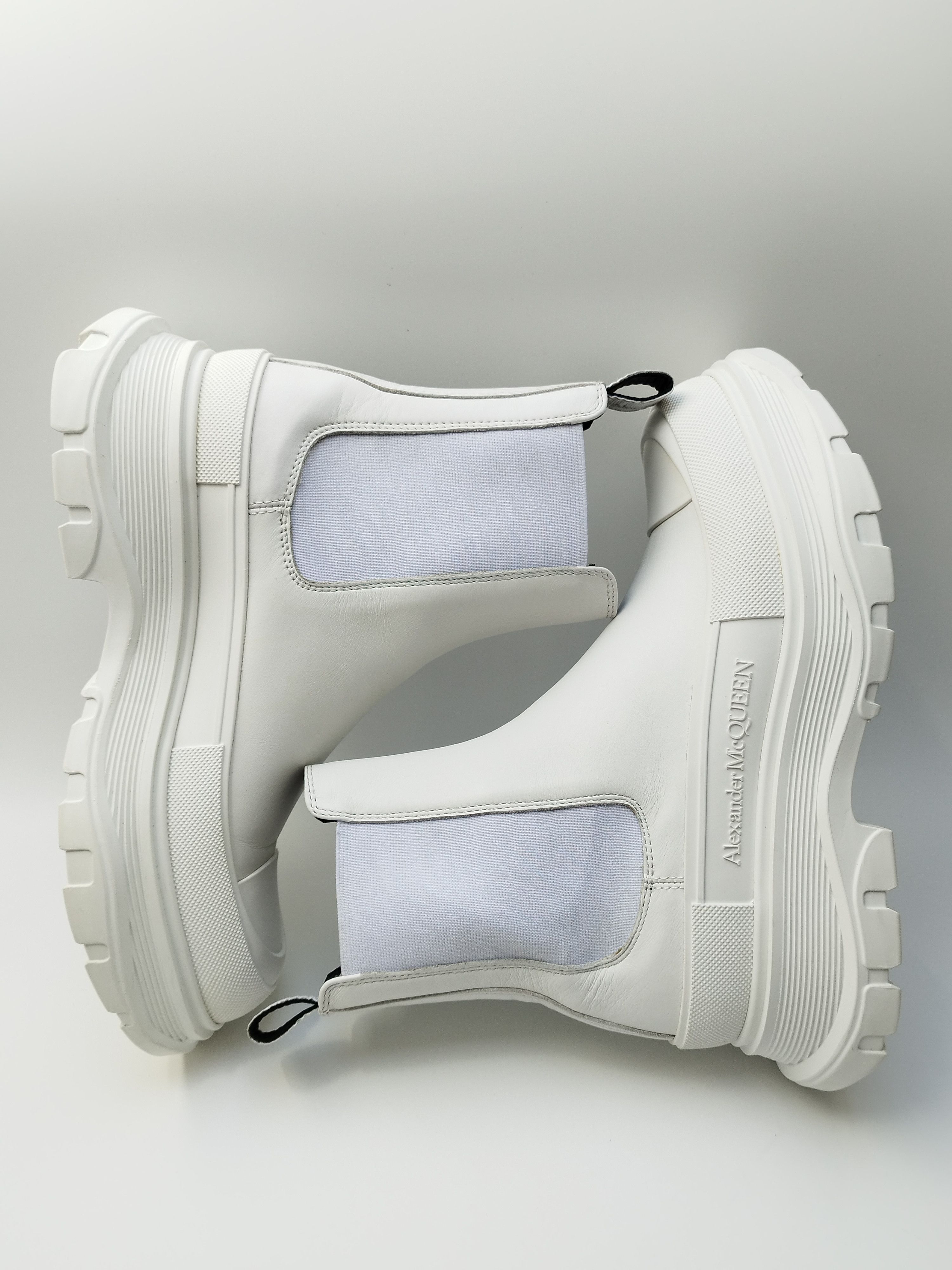 Alexander McQueen Alexander McQueen Chelsea white boots Size US 7.5 / IT 37.5 - 6 Thumbnail