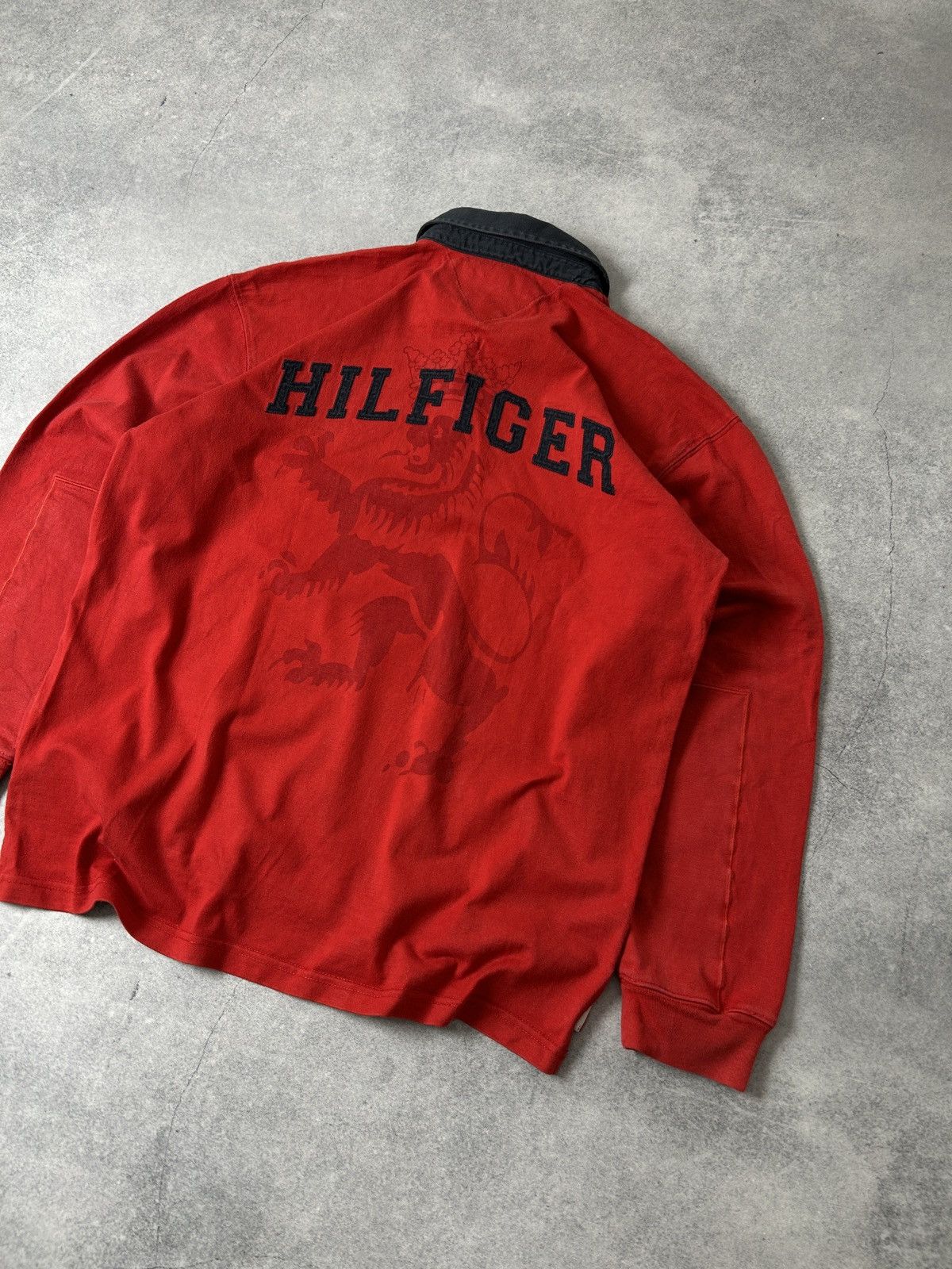 Tommy Jeans Vintage Tommy Hilfiger big logo Rugby jersey mens red Size US XL / EU 56 / 4 - 3 Thumbnail