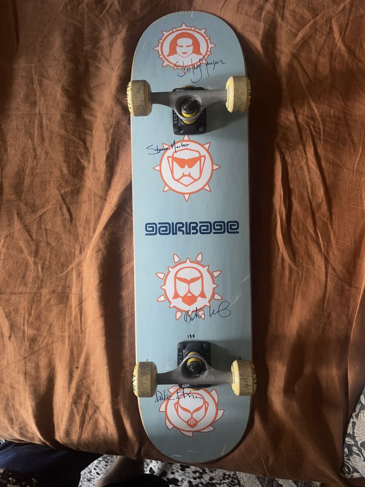 Garbage band skateboard