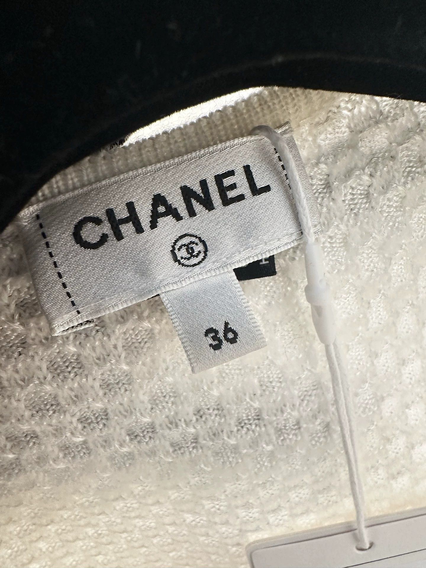 Chanel Chanel white camellia brooch knit cardigan 36 pearl flaw Size XS / US 0-2 / IT 36-38 - 3 Thumbnail