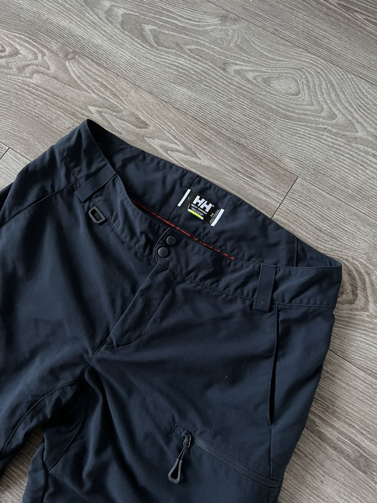 Helly Hansen Helly Hansen Men’s Tech Gorpcore Multi Pocket Trail Shorts Size US 34 / EU 50 - 13 Thumbnail